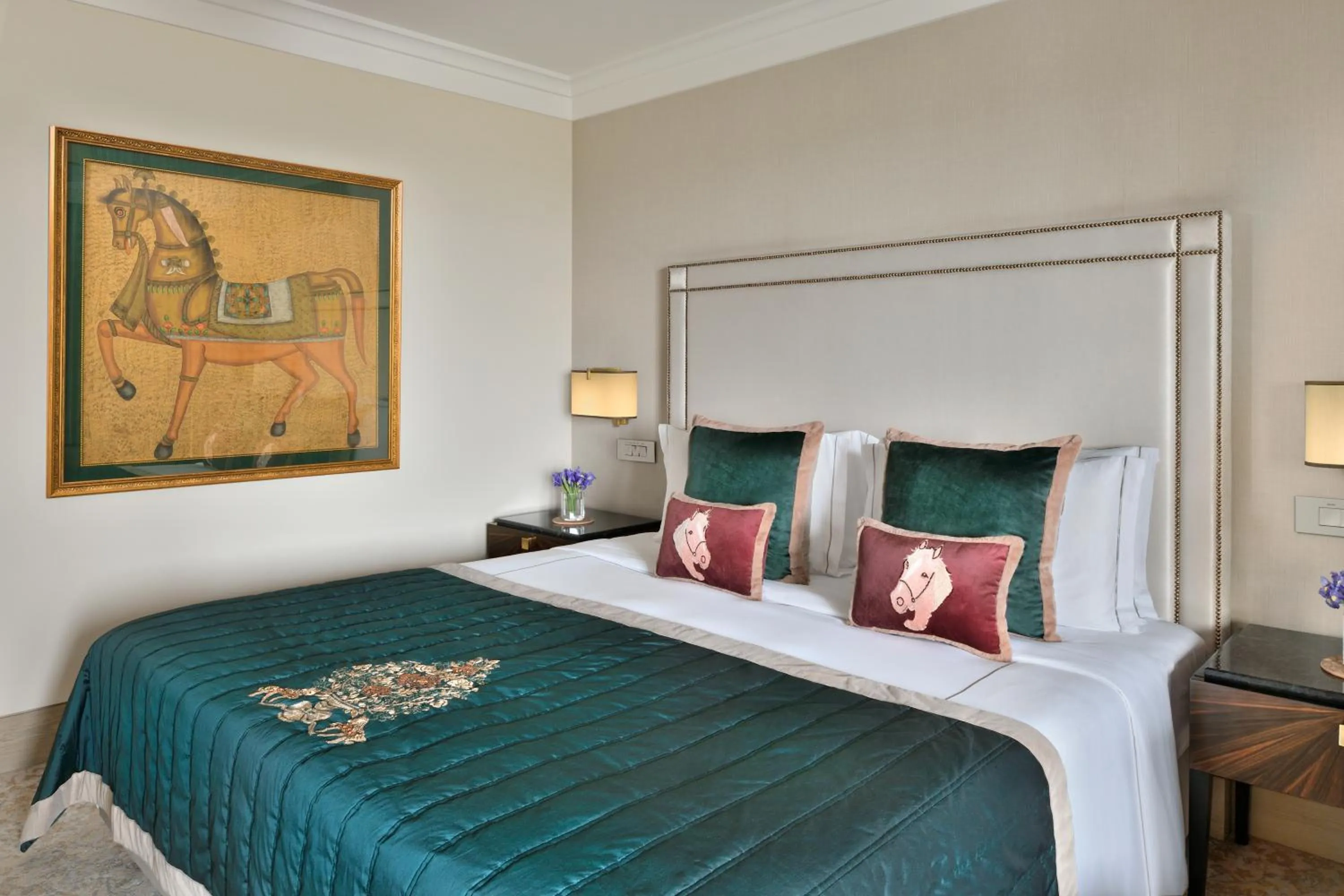 Bedroom, Bed in Taj Mahal, New Delhi