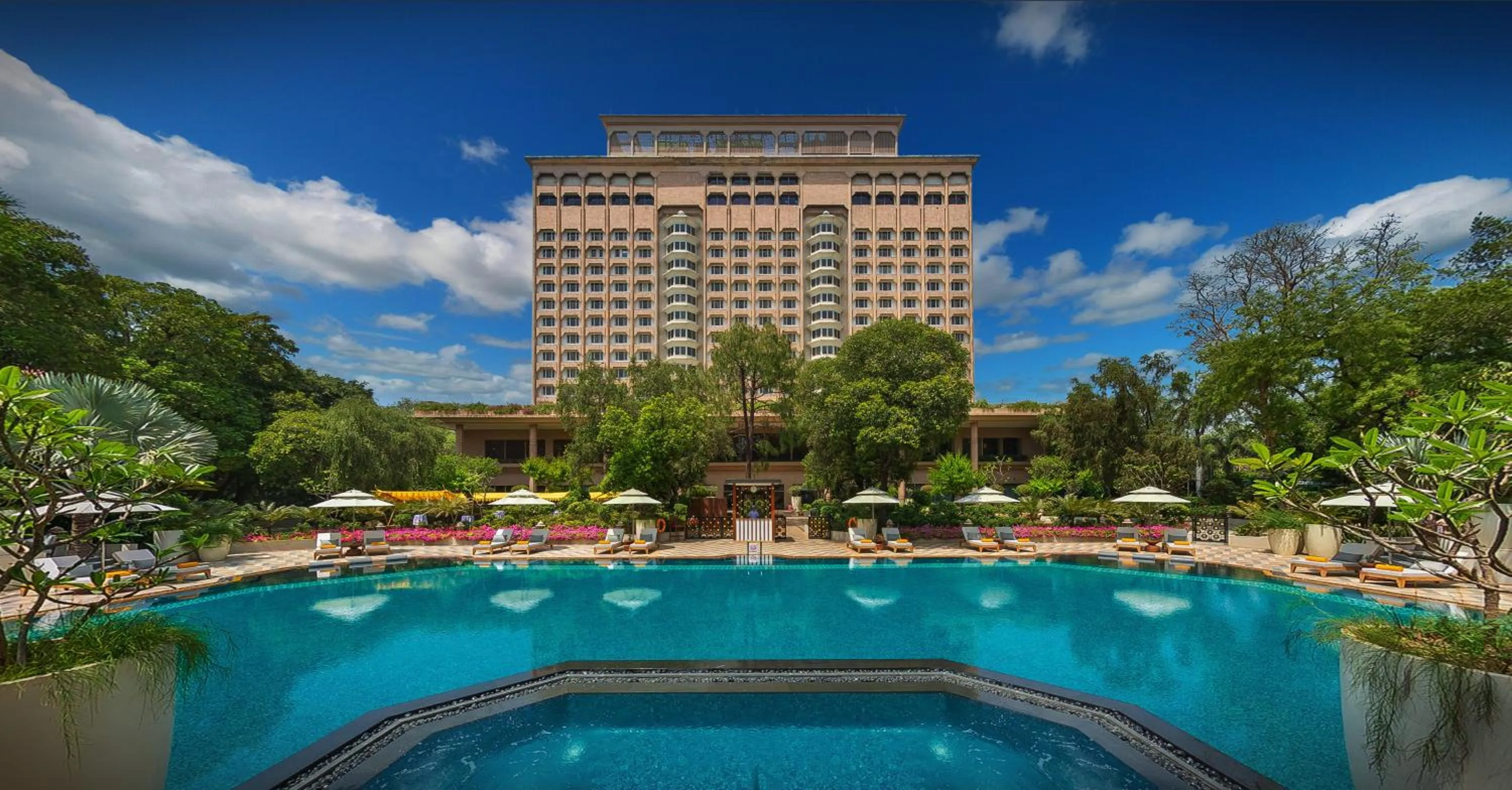 Property building in Taj Mahal, New Delhi