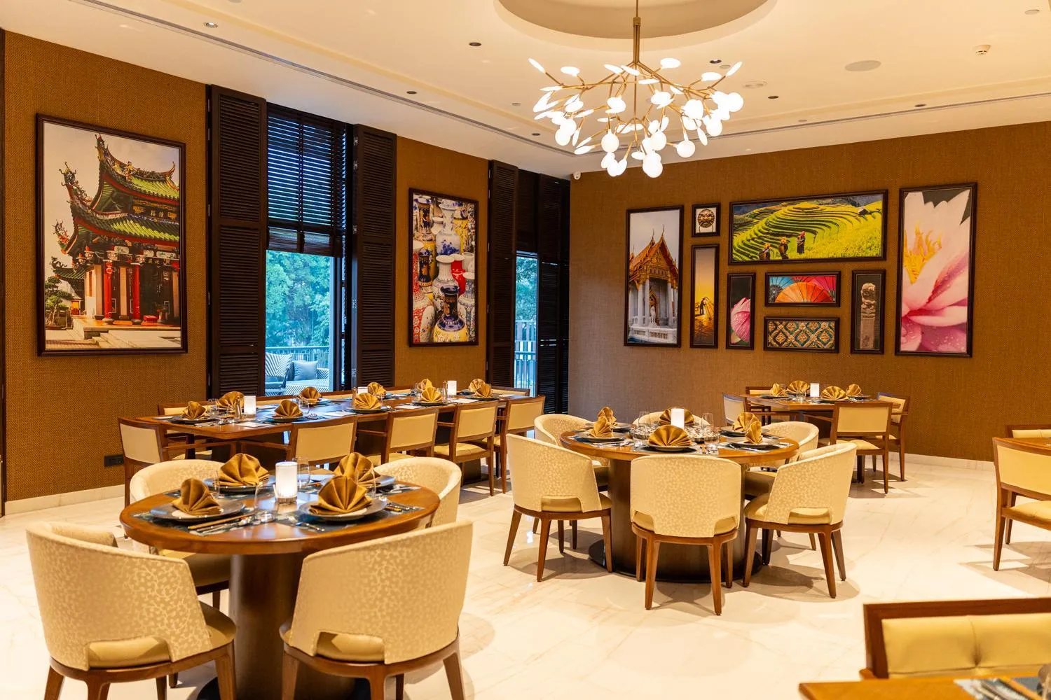 Restaurant/places to eat in Taj Deccan