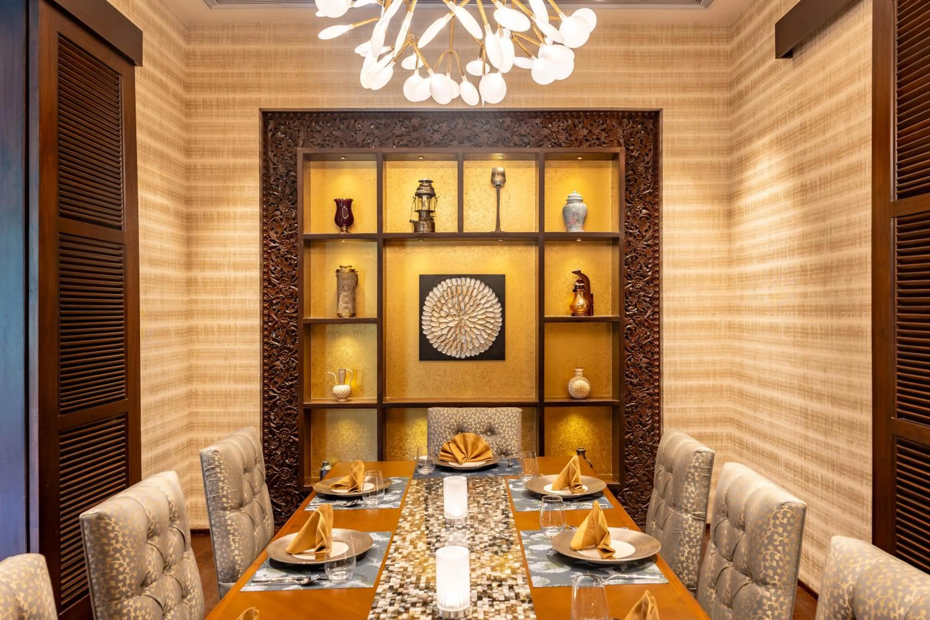 Restaurant/places to eat in Taj Deccan