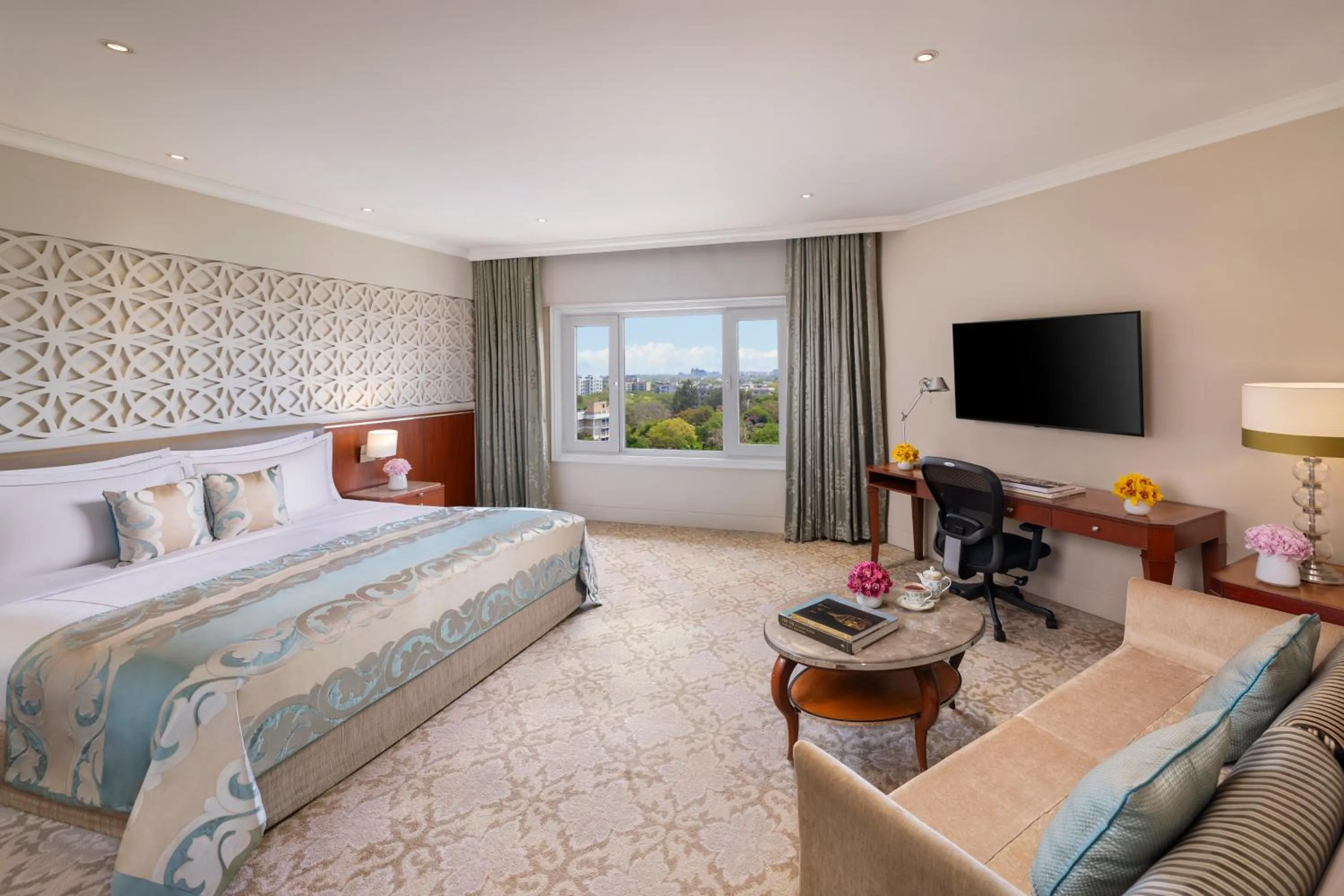 Bed in Taj Palace, New Delhi