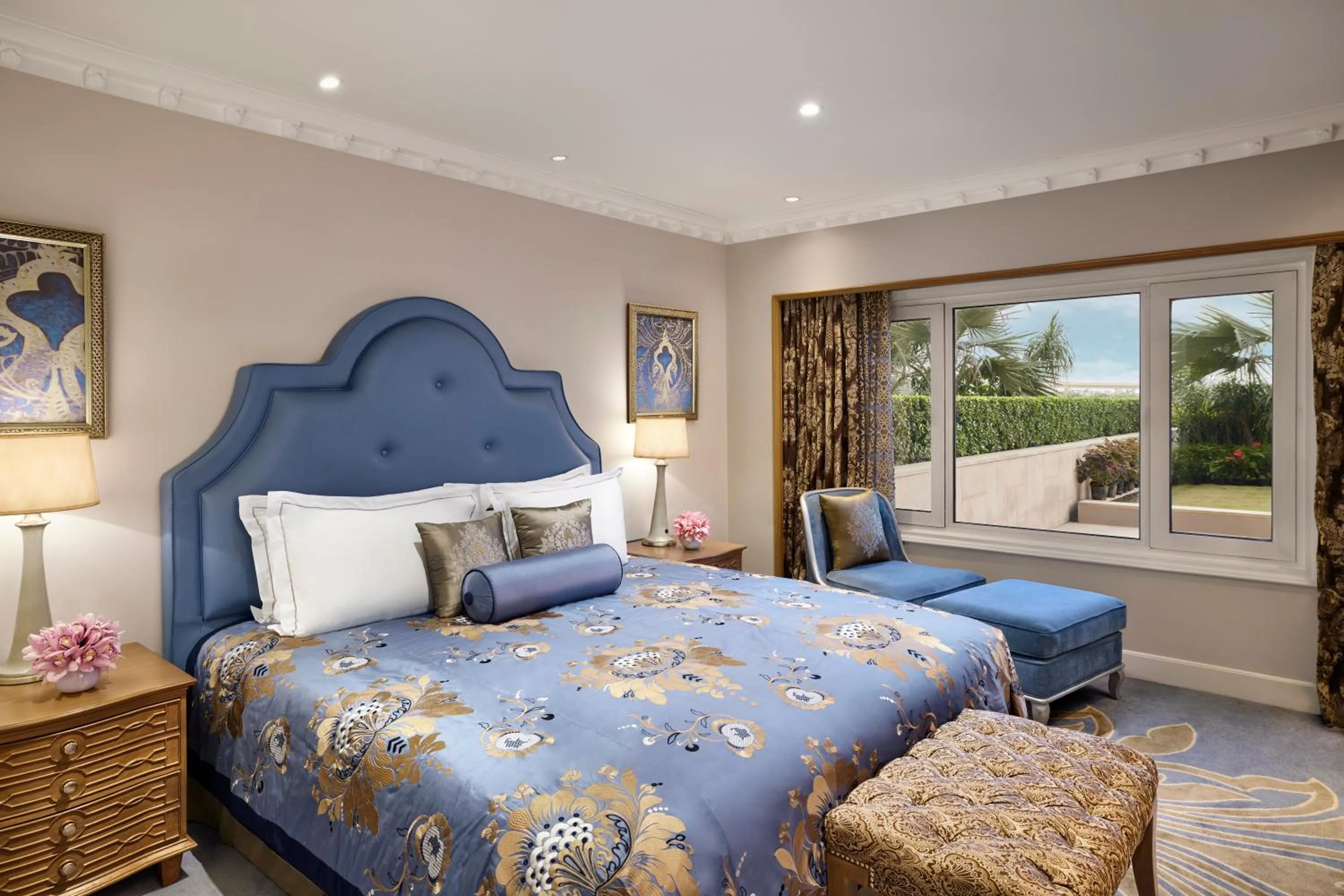 Bed in Taj Palace, New Delhi