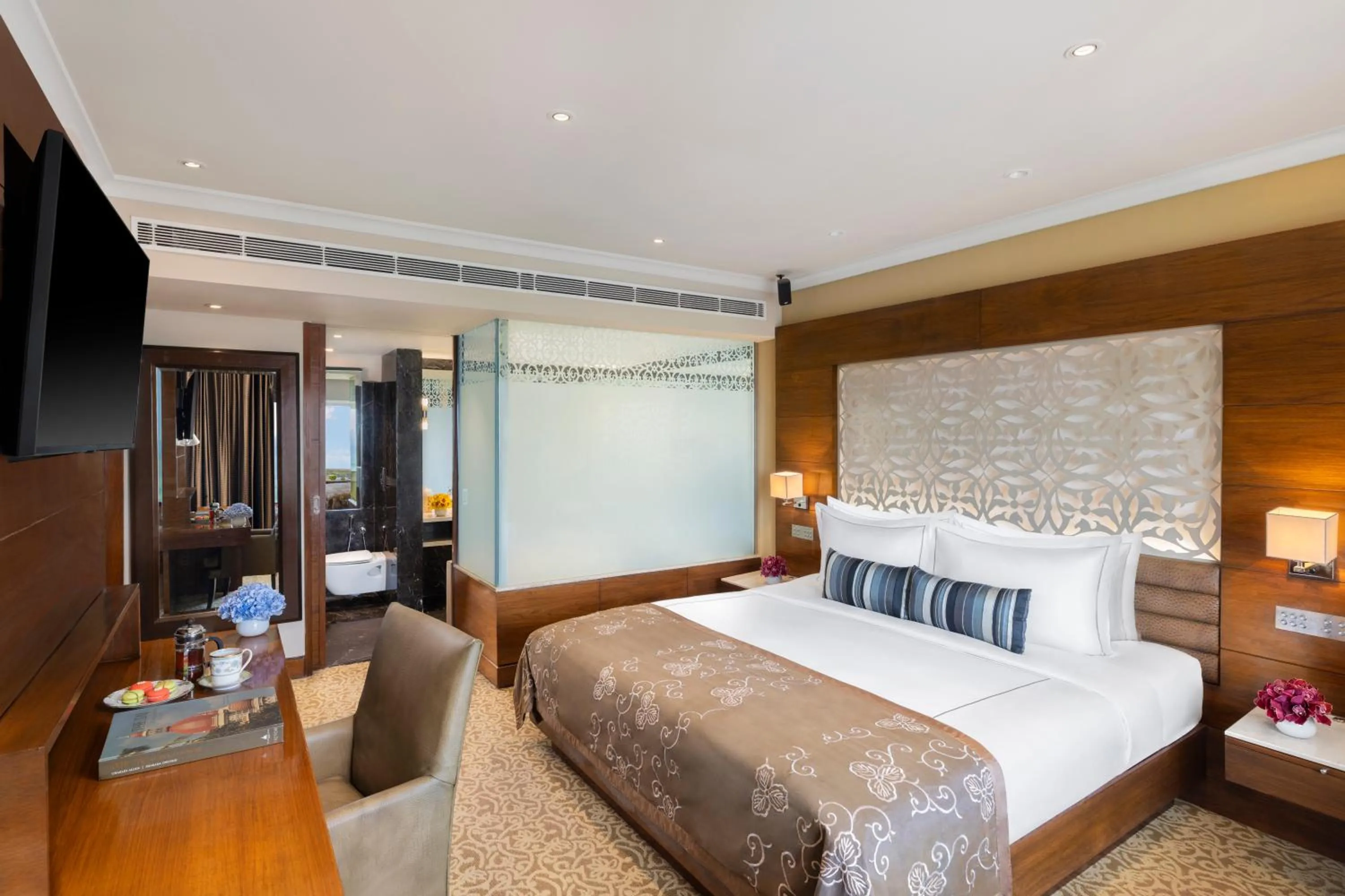 Bed in Taj Palace, New Delhi