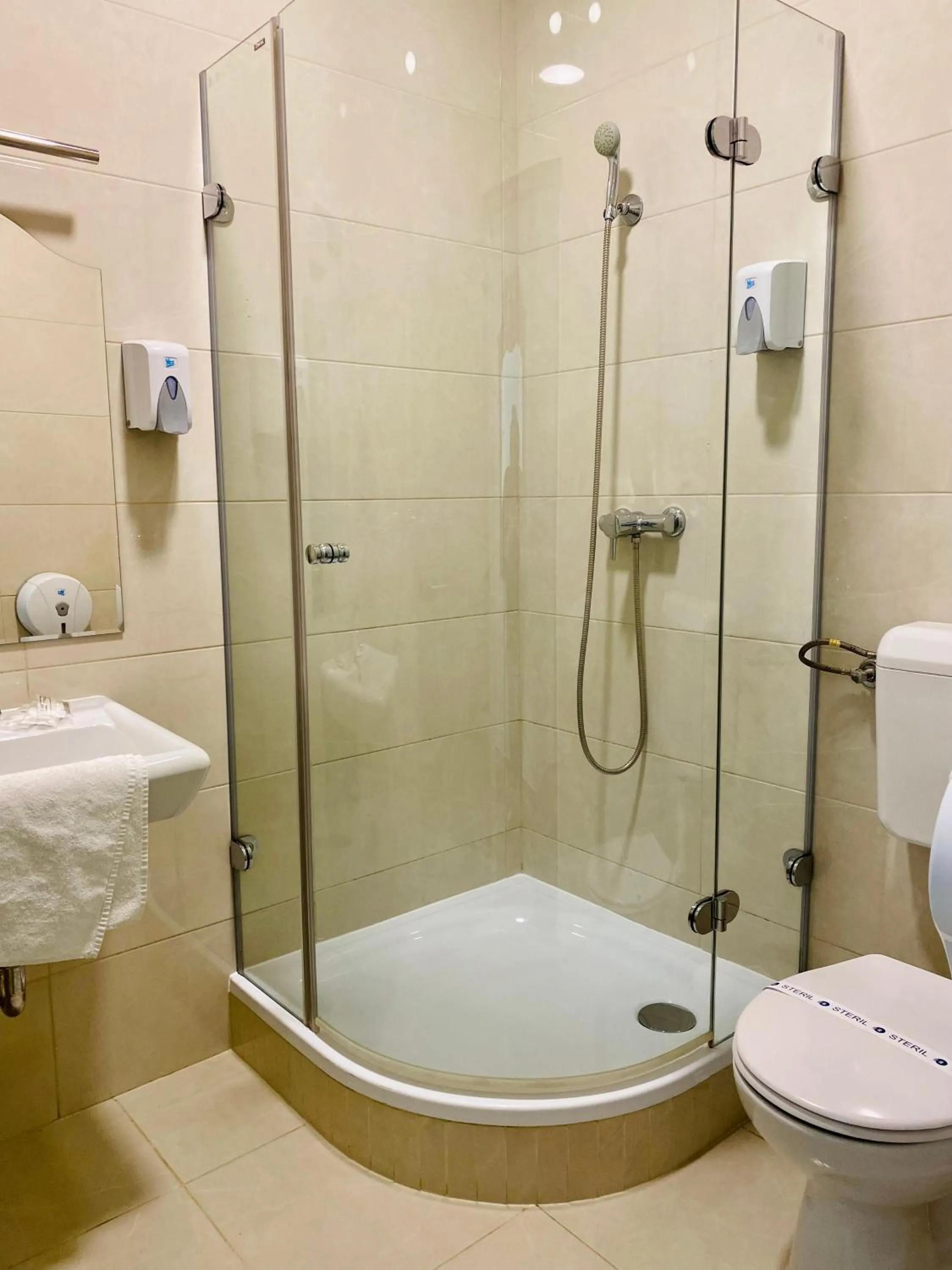 Shower in OPERA16 Guestrooms