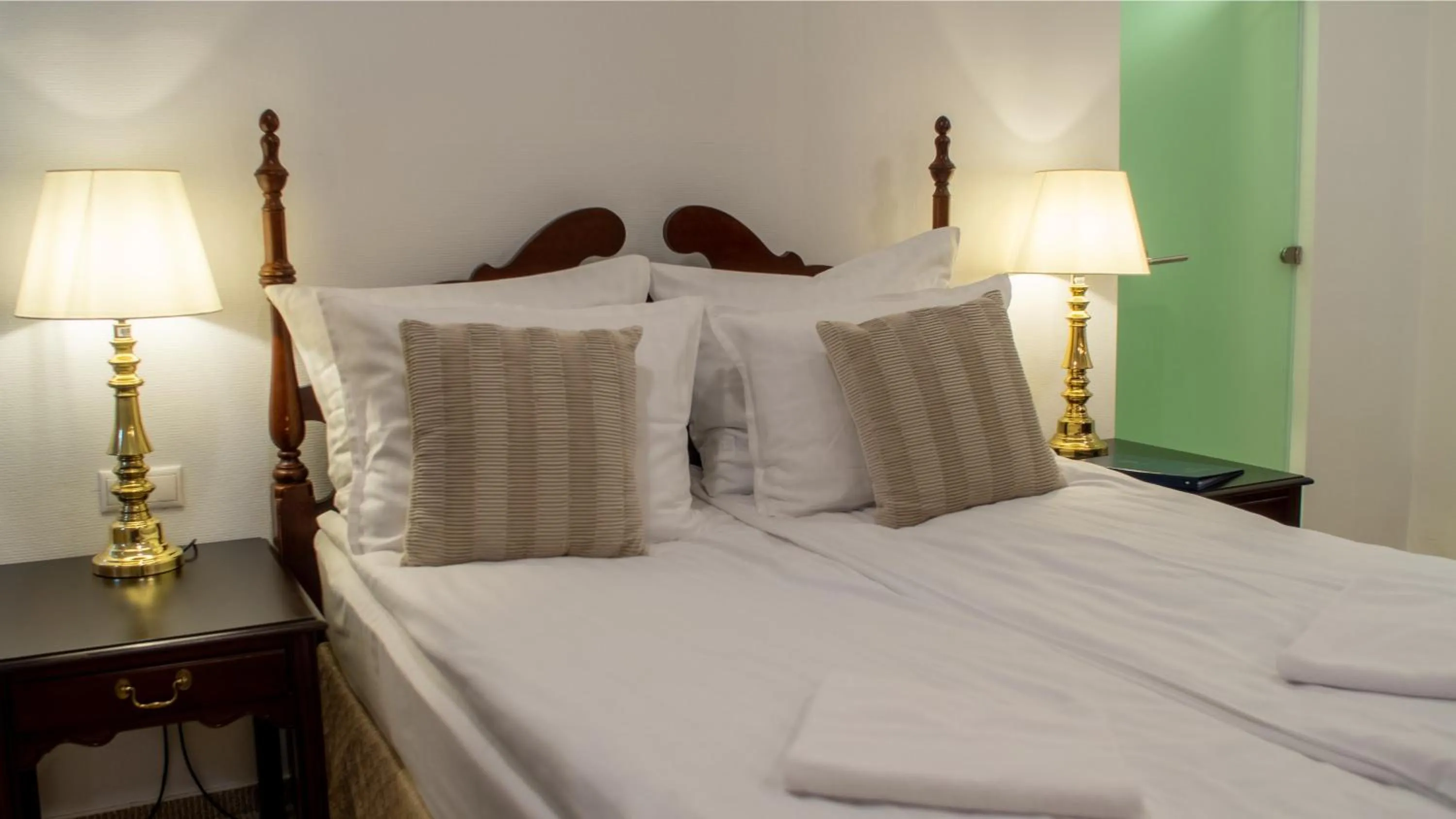 Bed in OPERA16 Guestrooms