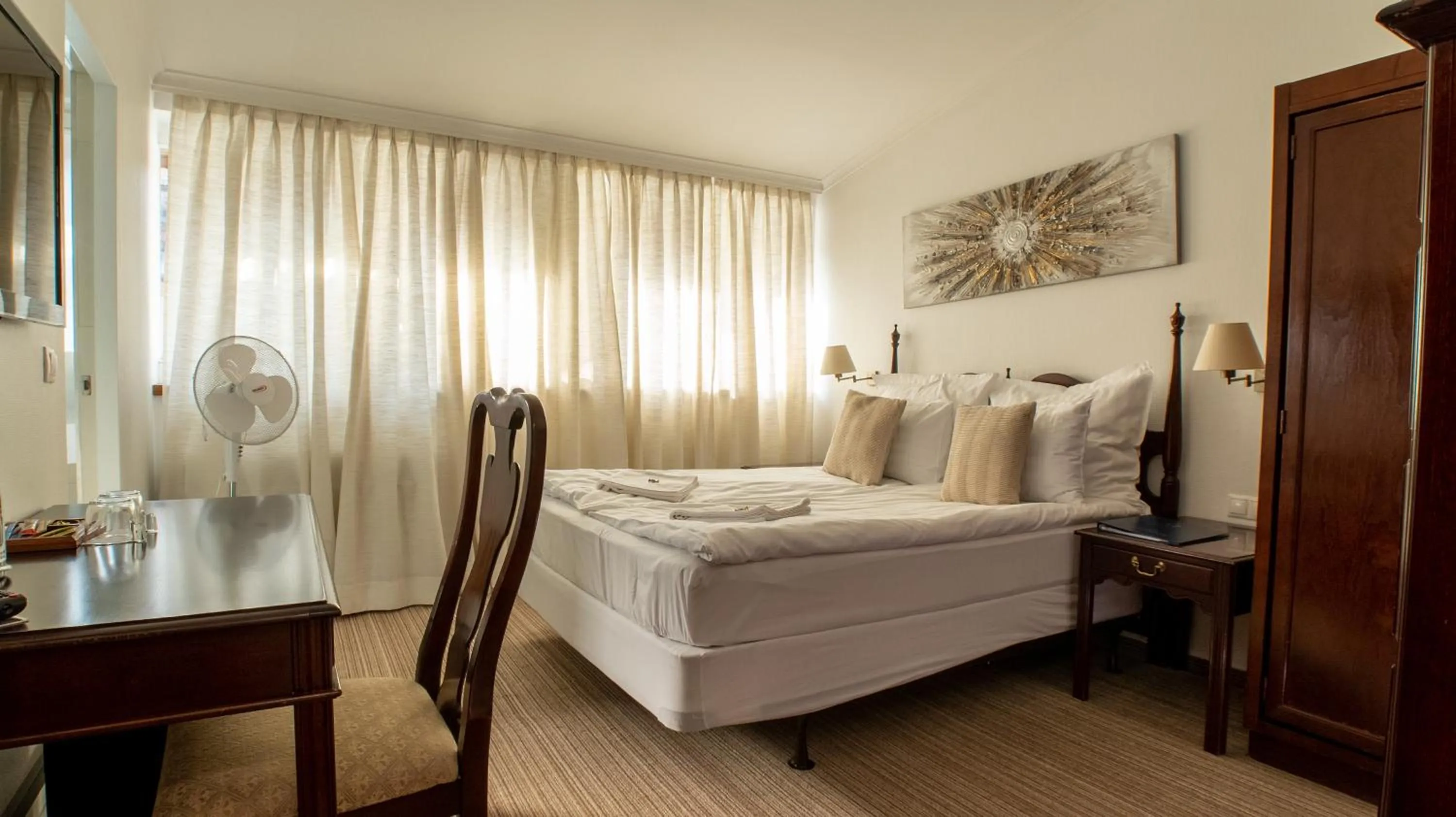 Bedroom, Bed in OPERA16 Guestrooms