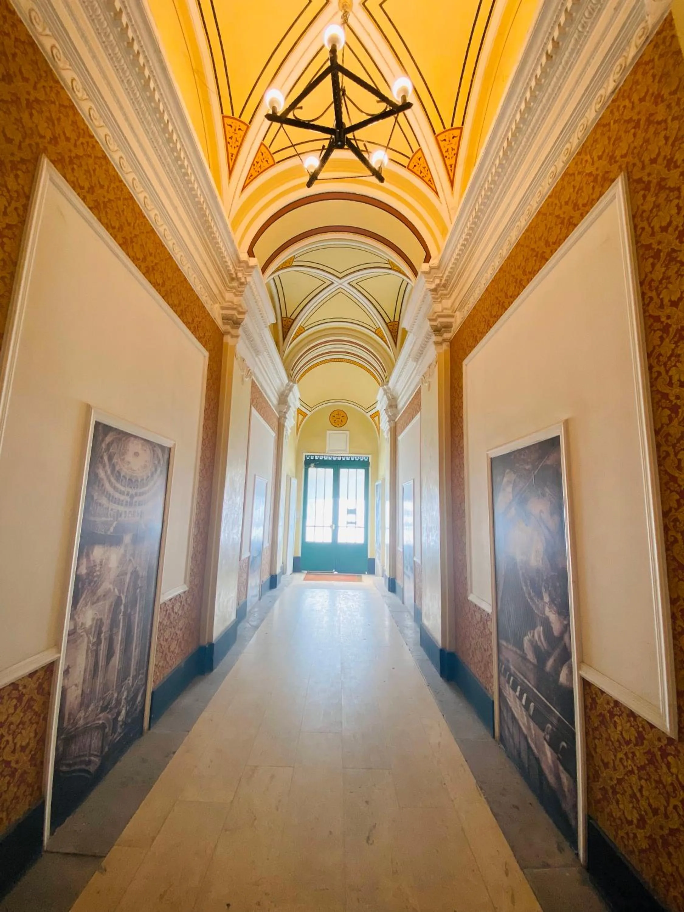 Facade/entrance in OPERA16 Guestrooms