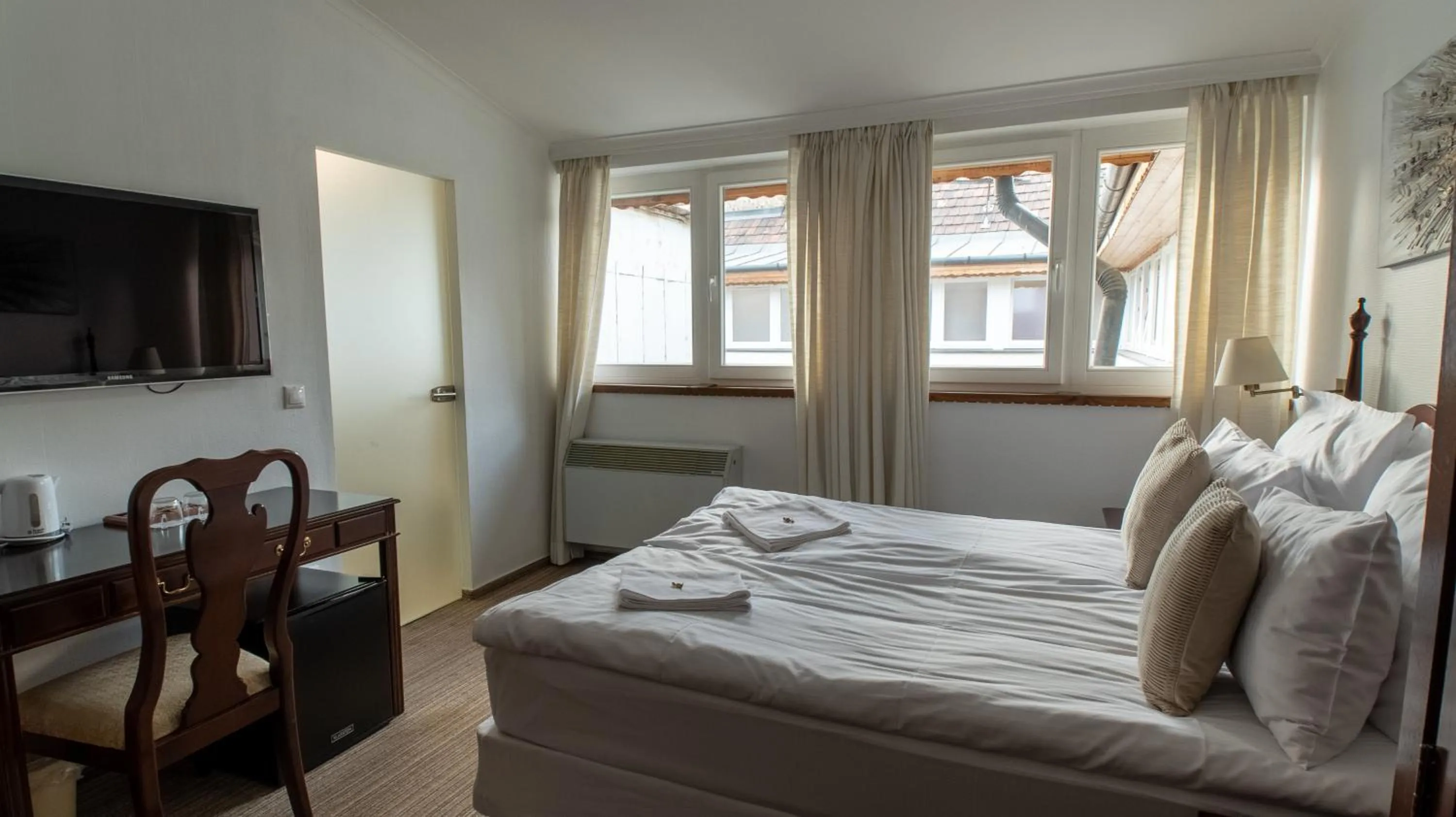 Bed in OPERA16 Guestrooms