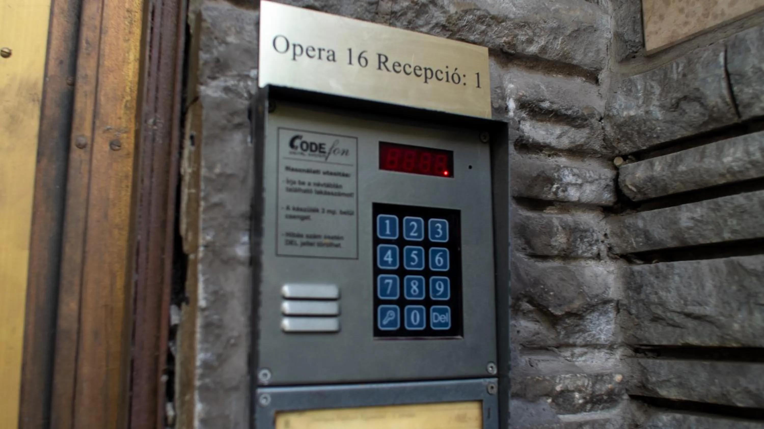 Facade/entrance in OPERA16 Guestrooms