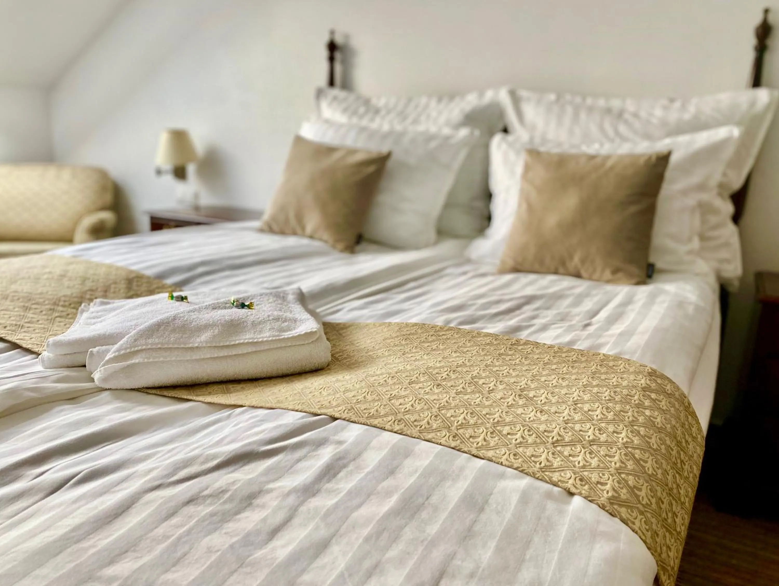 Bed in OPERA16 Guestrooms