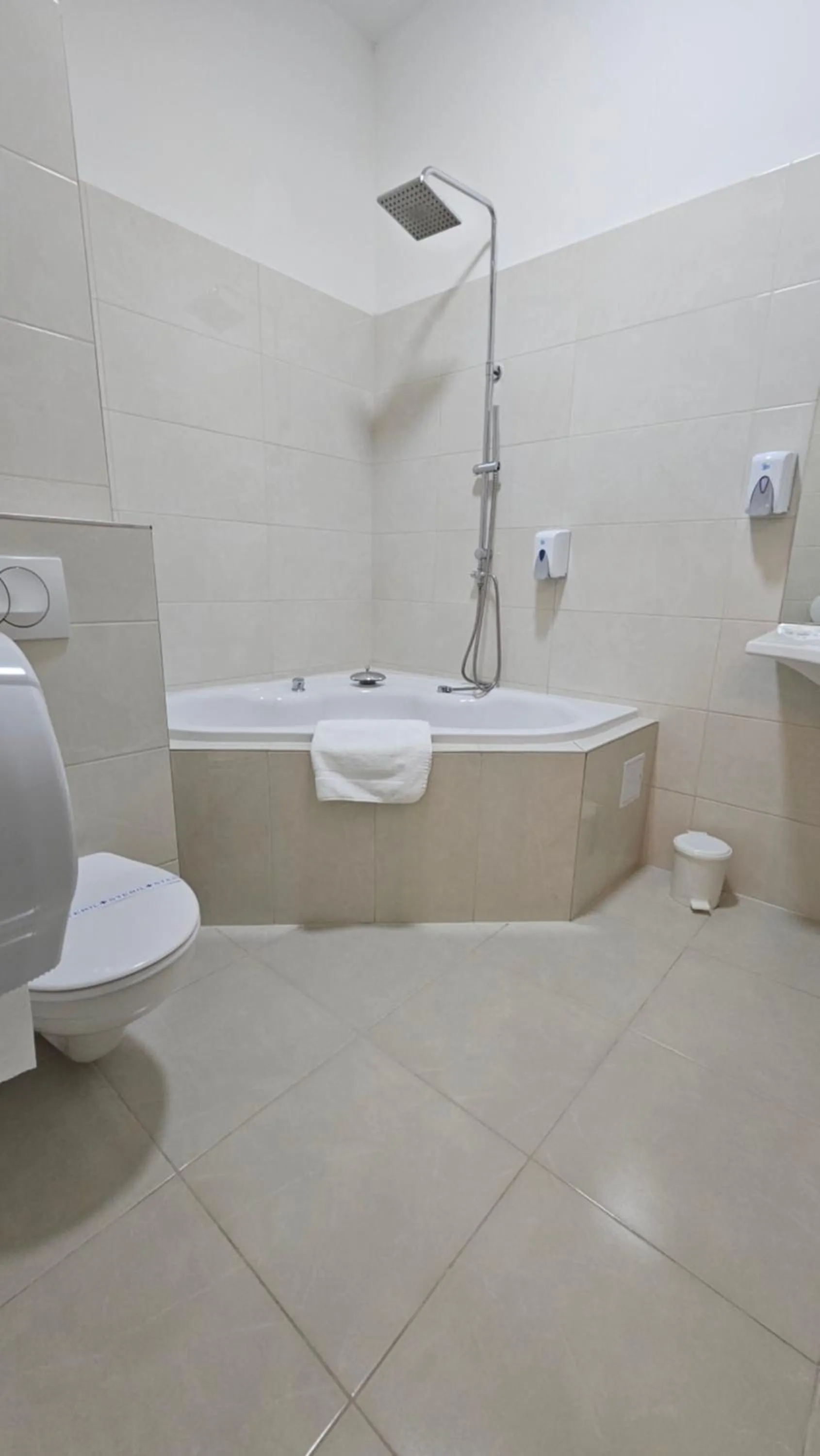 Shower in OPERA16 Guestrooms