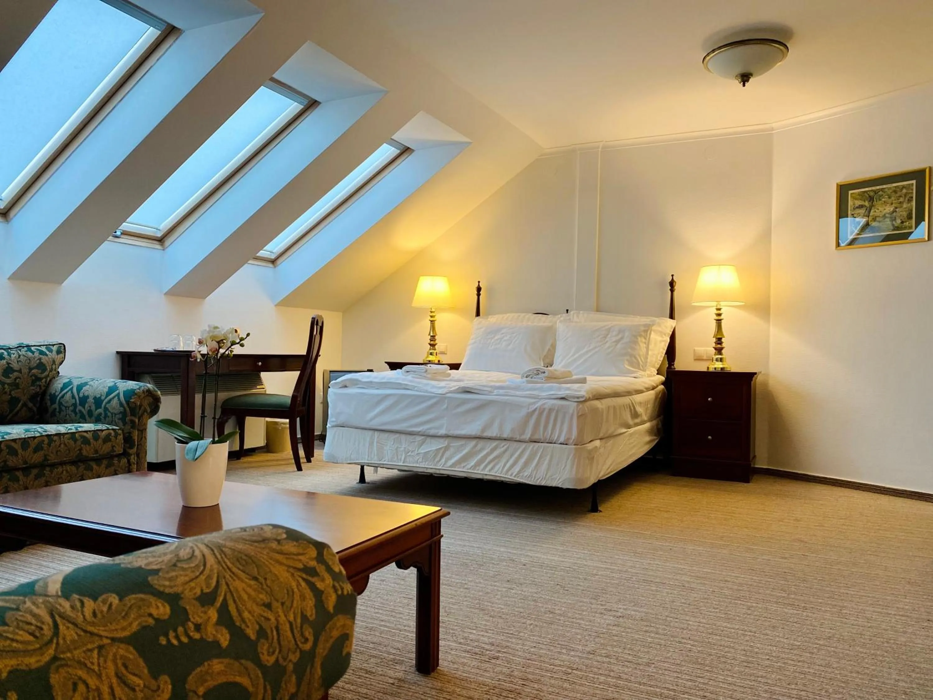 Bed in OPERA16 Guestrooms