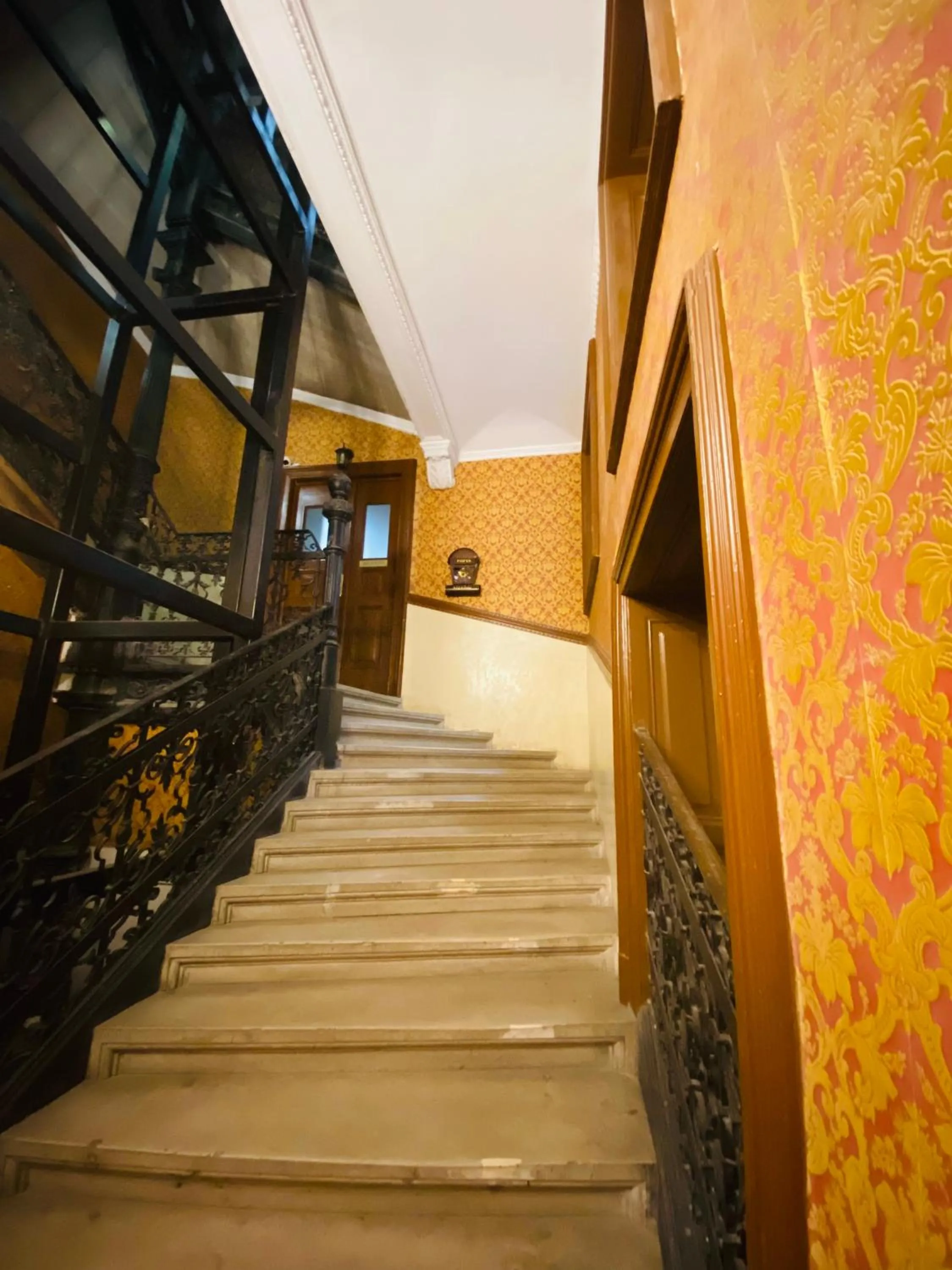 Facade/entrance in OPERA16 Guestrooms