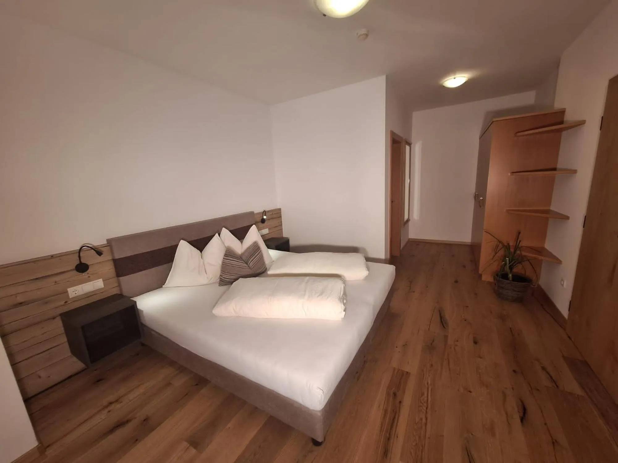 Bed in Alpenspitz Appartements - Garni - B&B