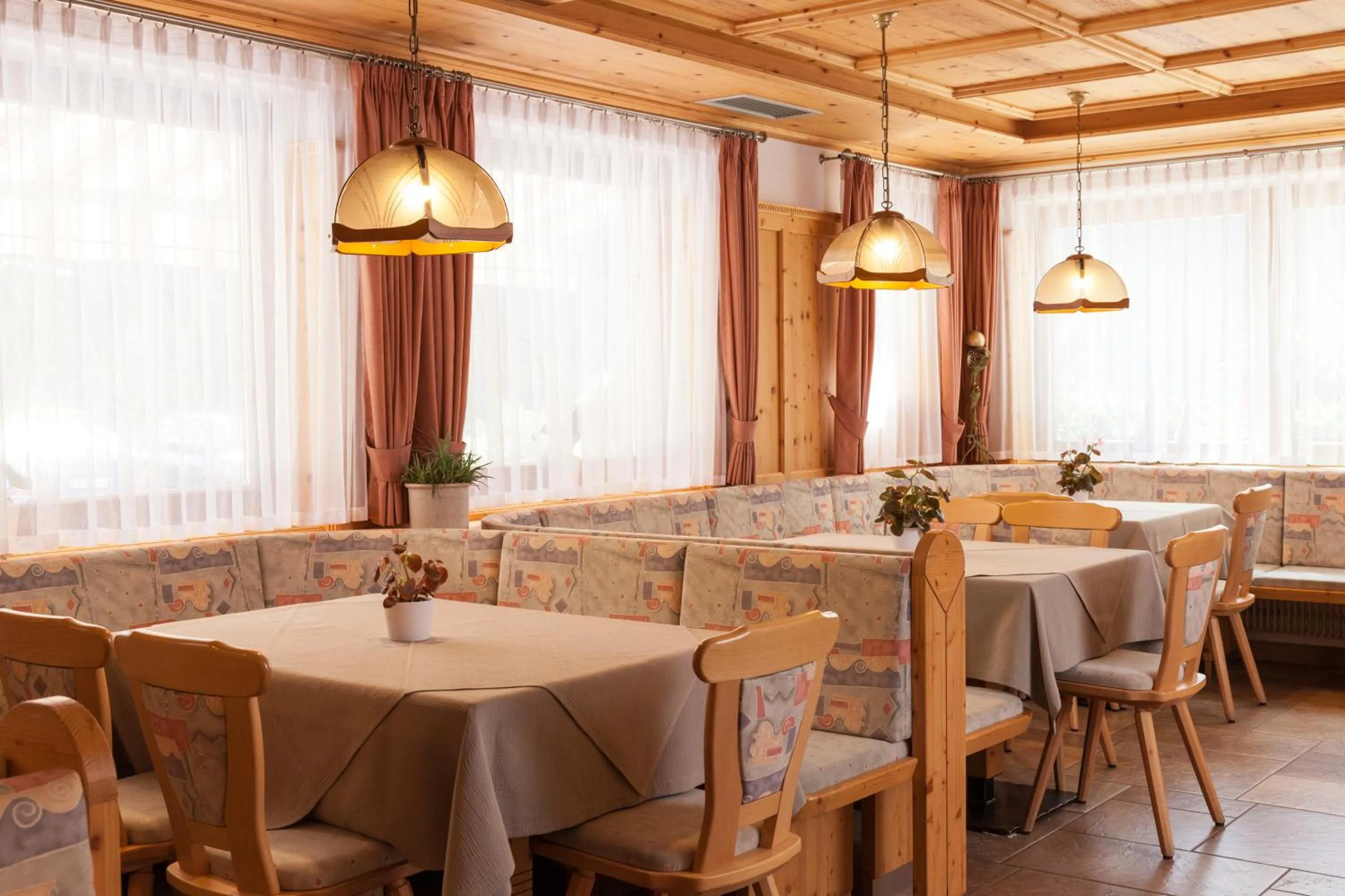 Restaurant/places to eat in Alpenspitz Appartements - Garni - B&B