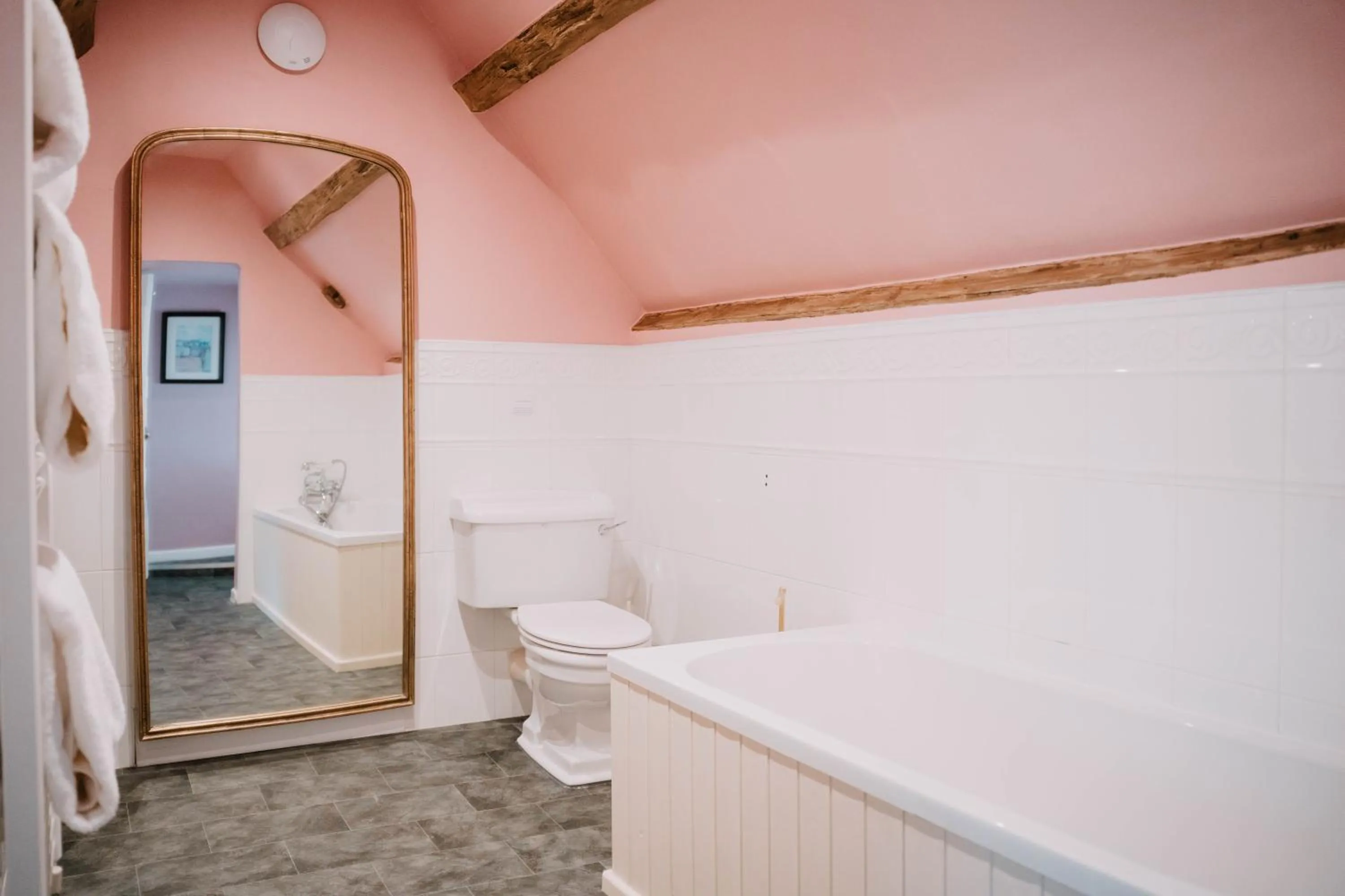 Bathroom in Three Cocks Hotel