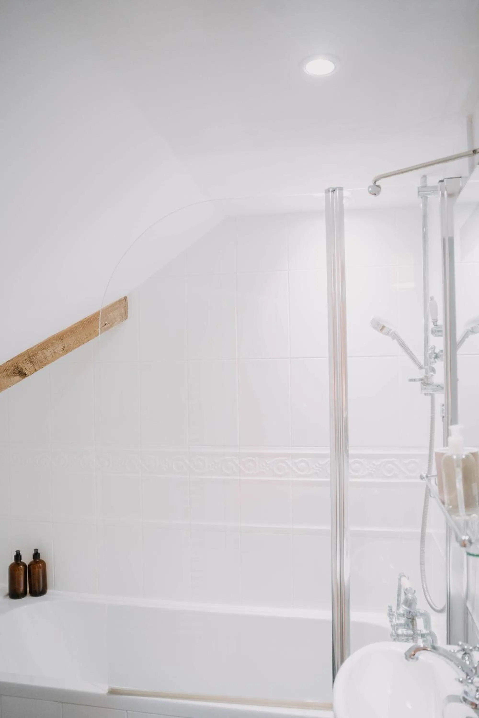 Bathroom in Three Cocks Hotel