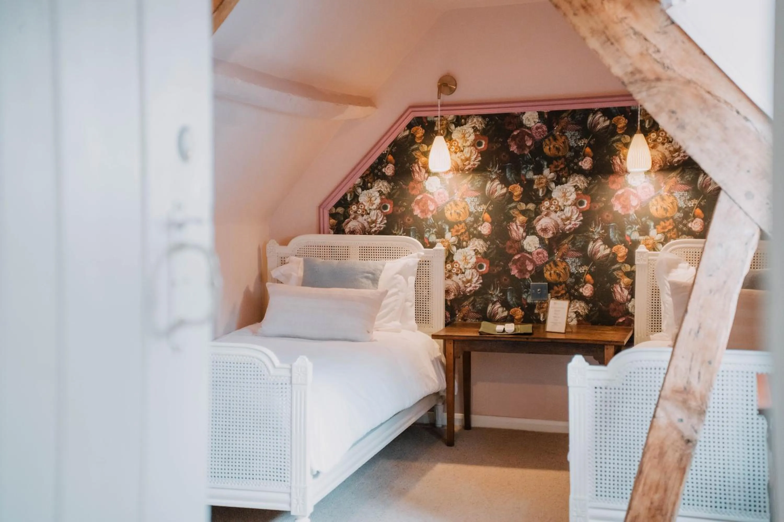 Bedroom, Bed in Three Cocks Hotel