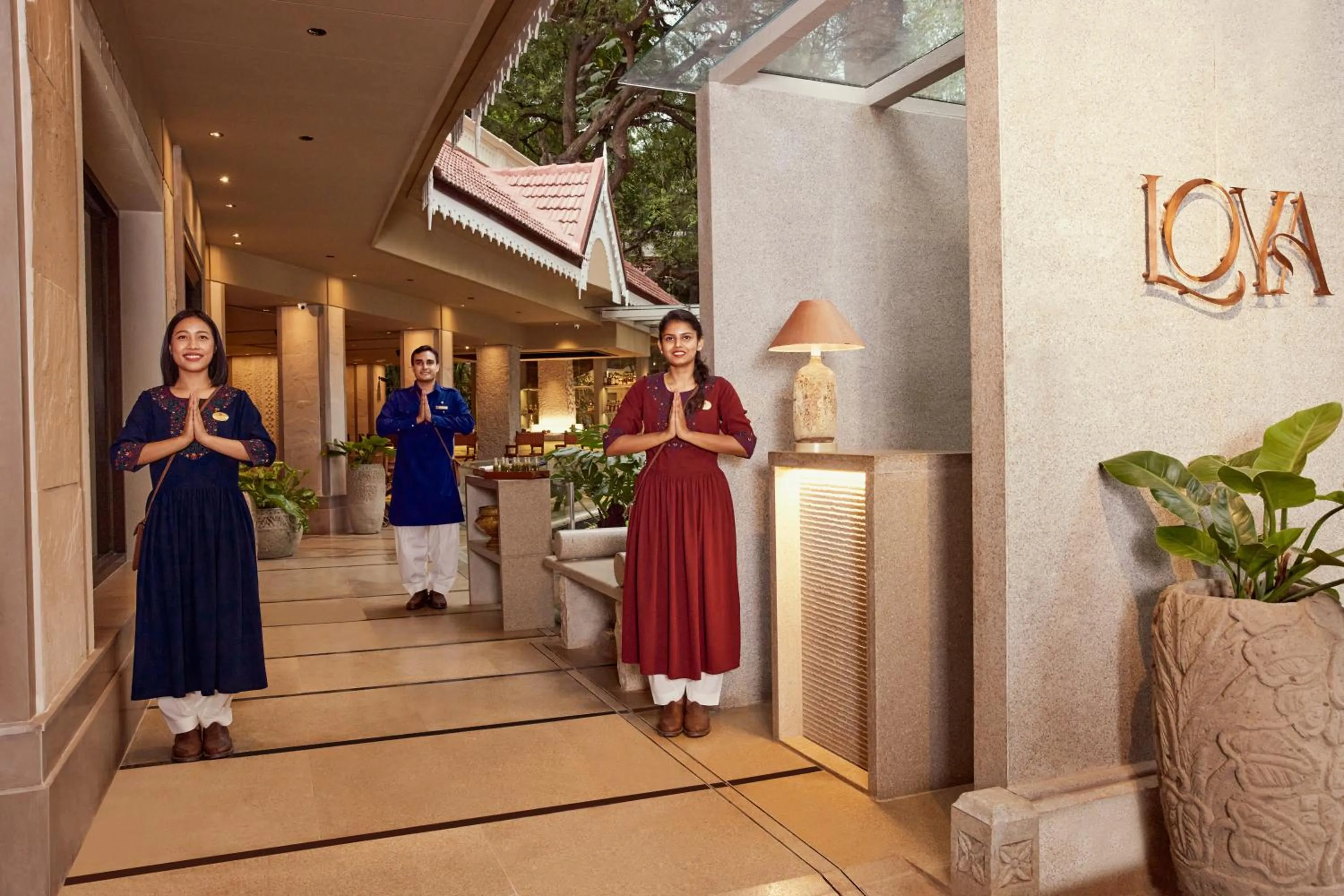 Restaurant/places to eat in Taj West End