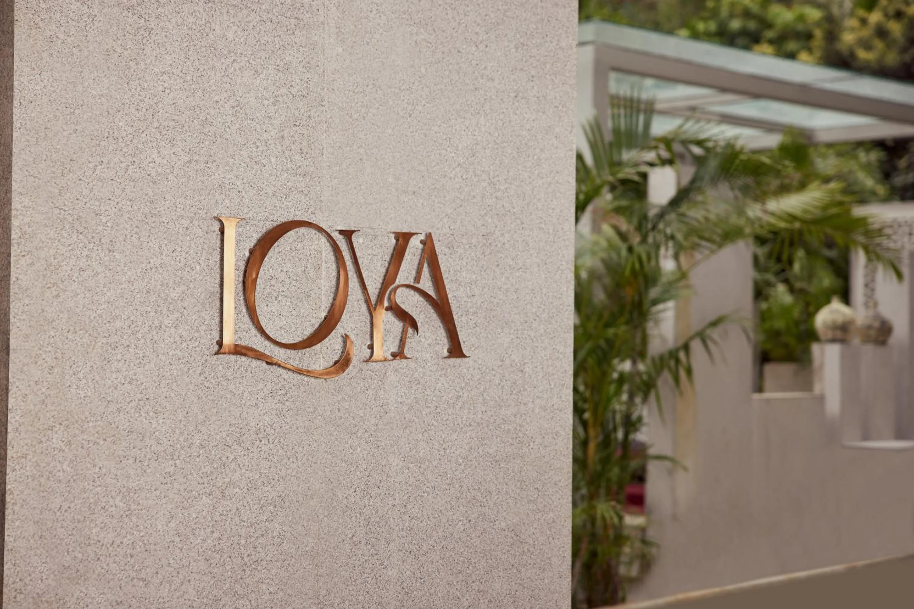 Restaurant/places to eat in Taj West End