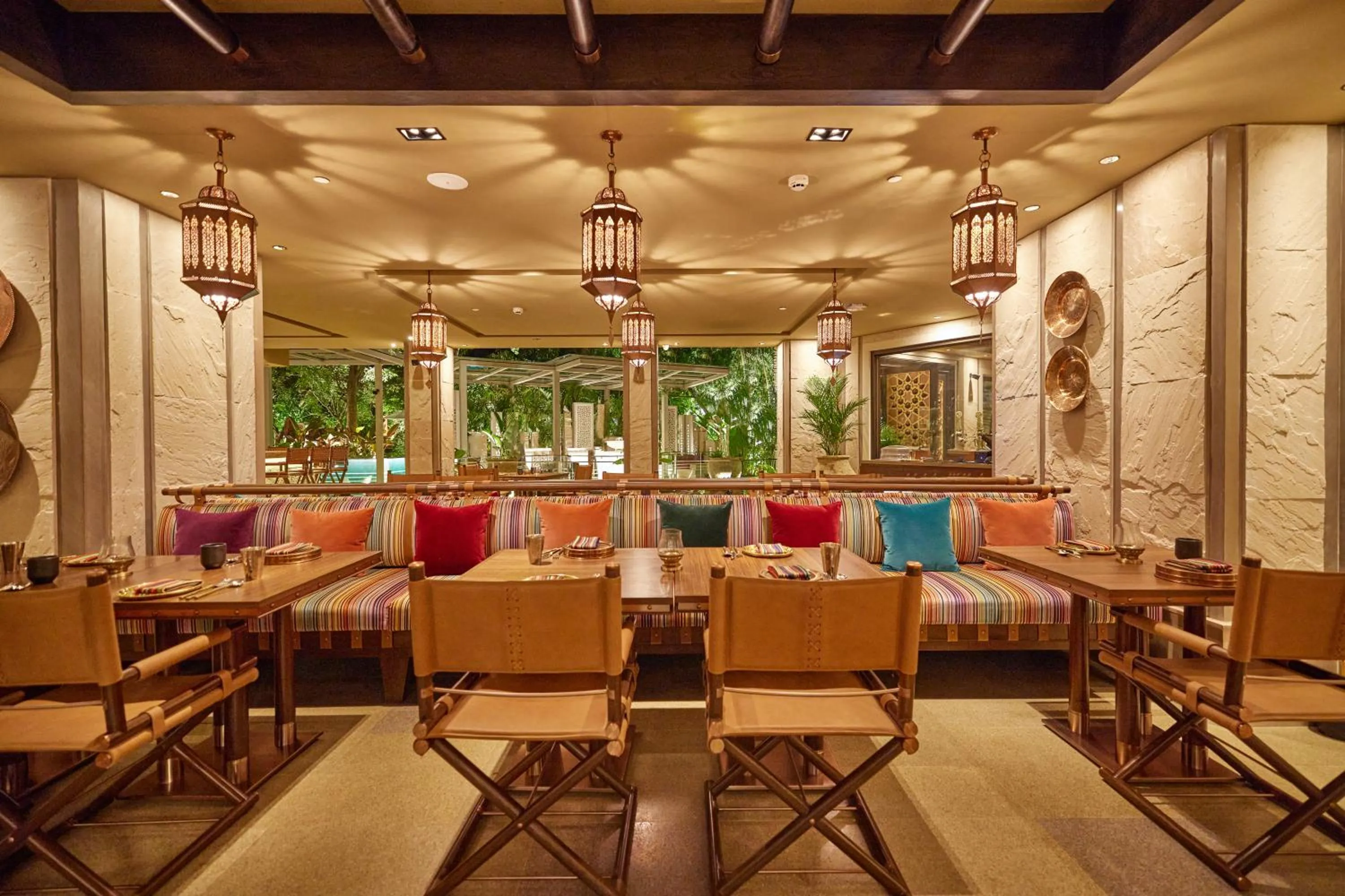 Restaurant/places to eat in Taj West End