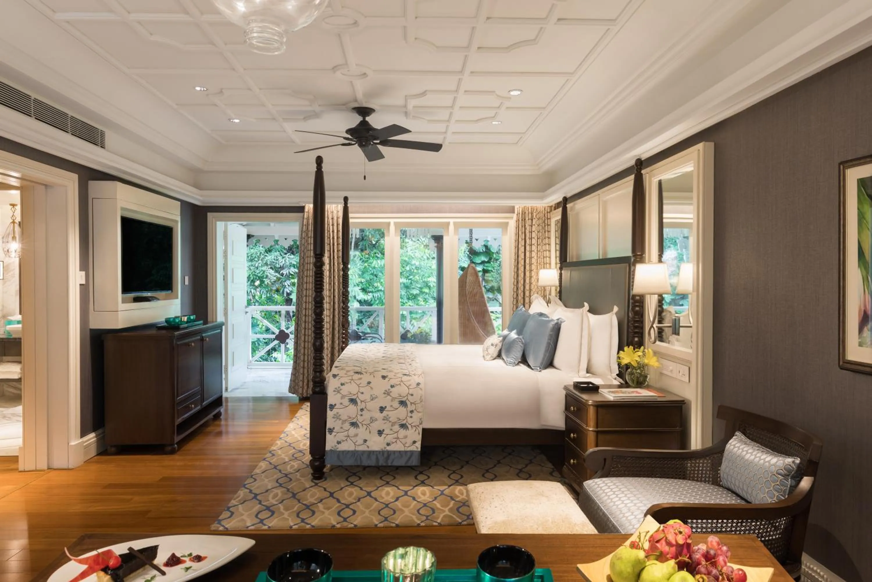 Seating area, Bed in Taj West End