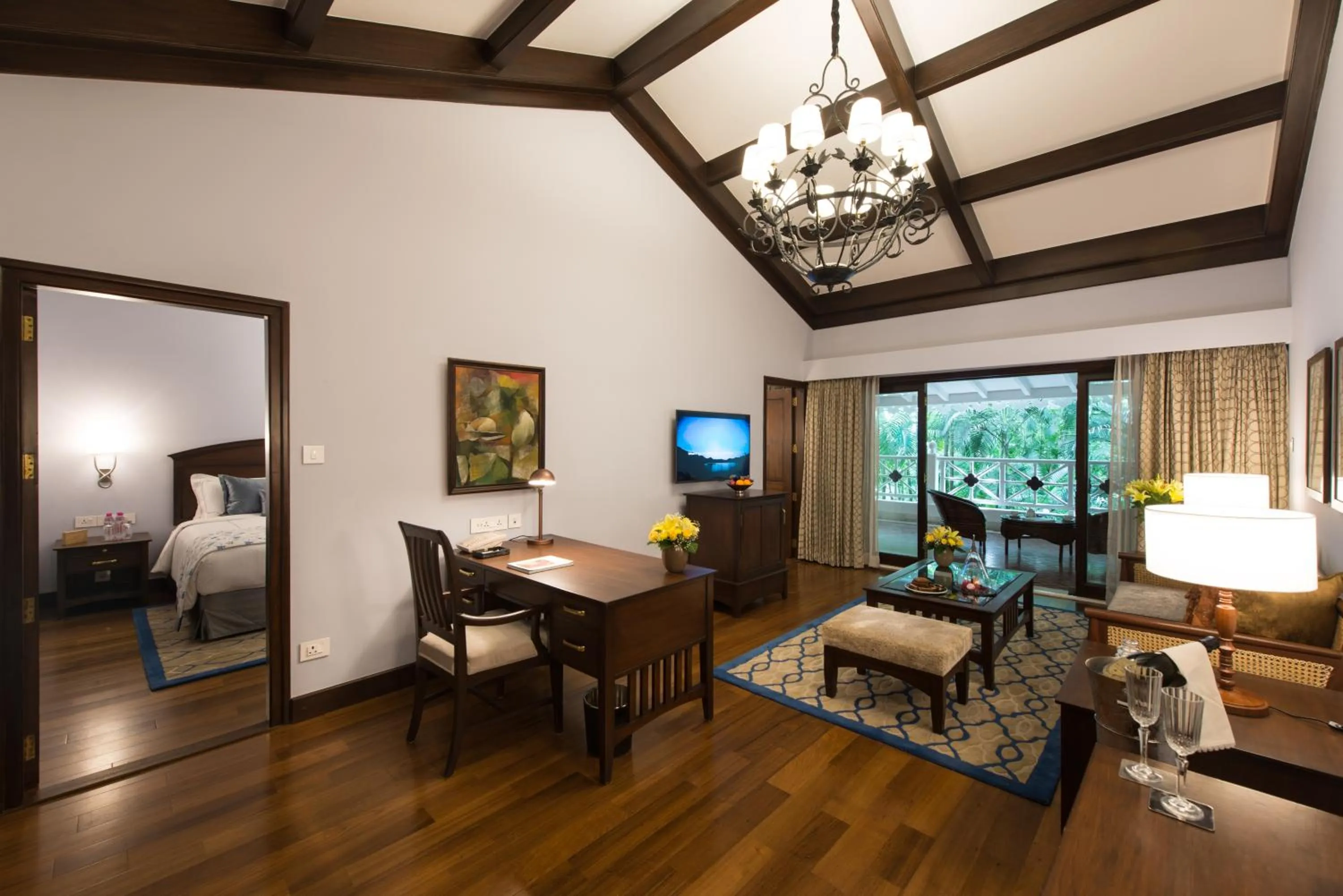 TV and multimedia, Bed in Taj West End