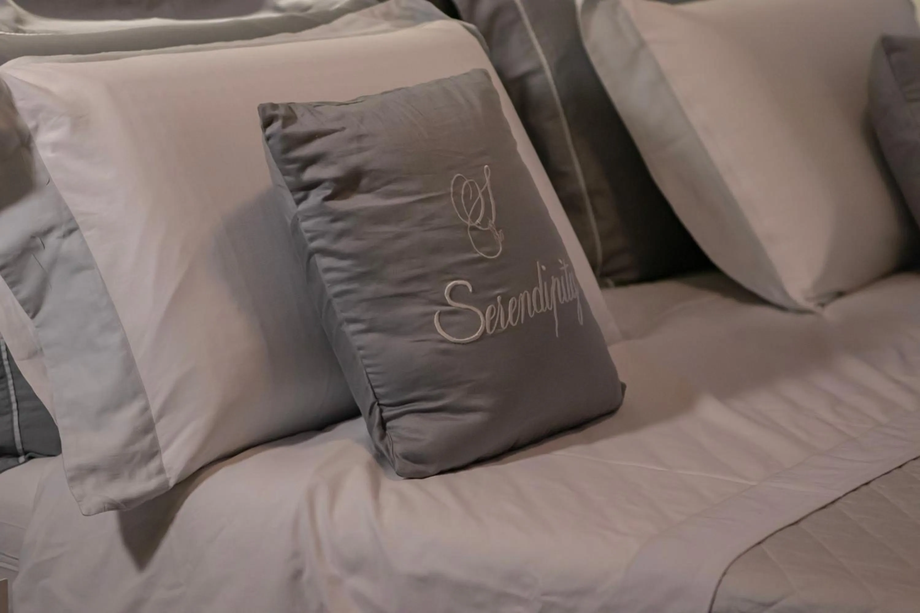 Photo of the whole room, Bed in Serendipity B&B