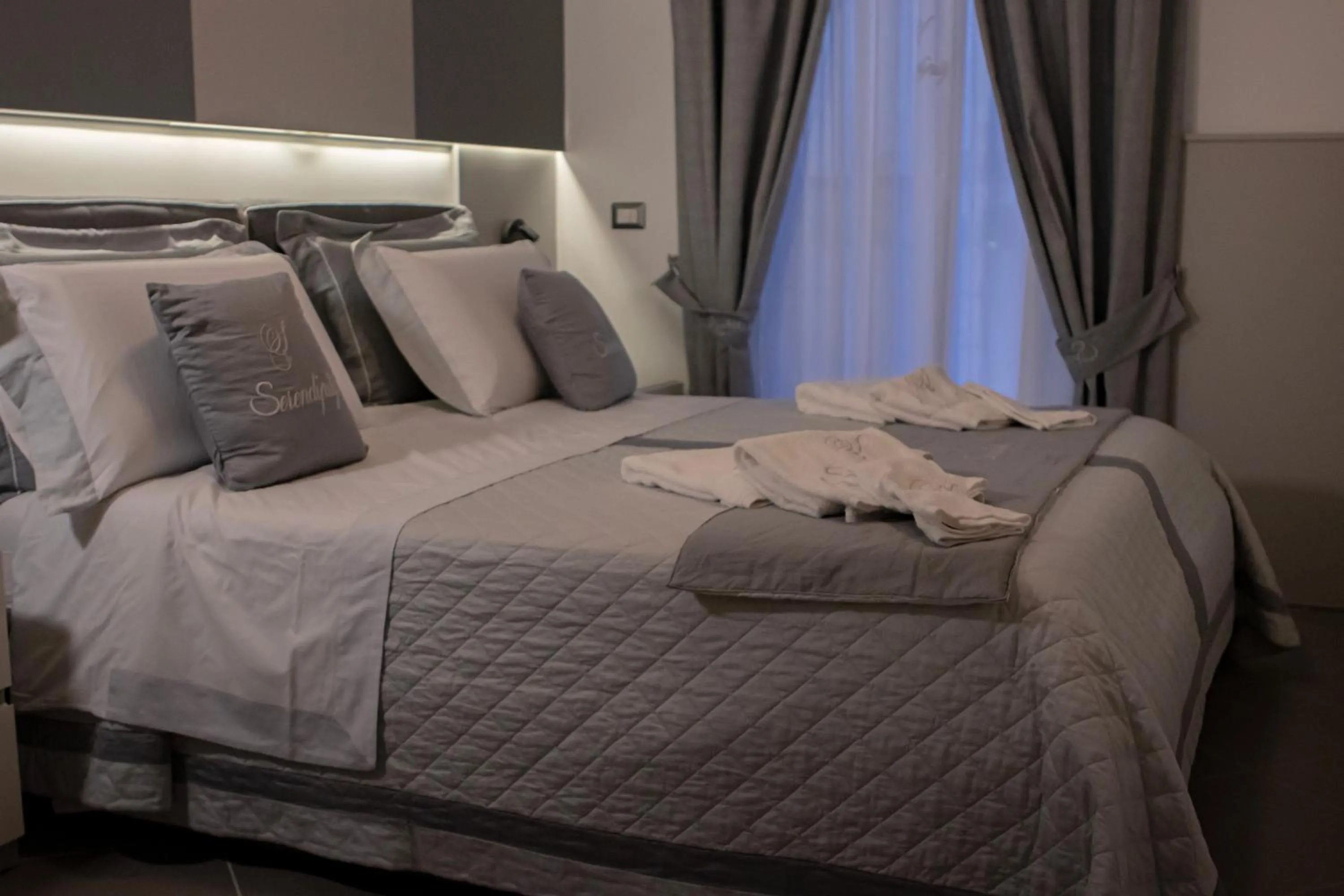 Photo of the whole room, Bed in Serendipity B&B