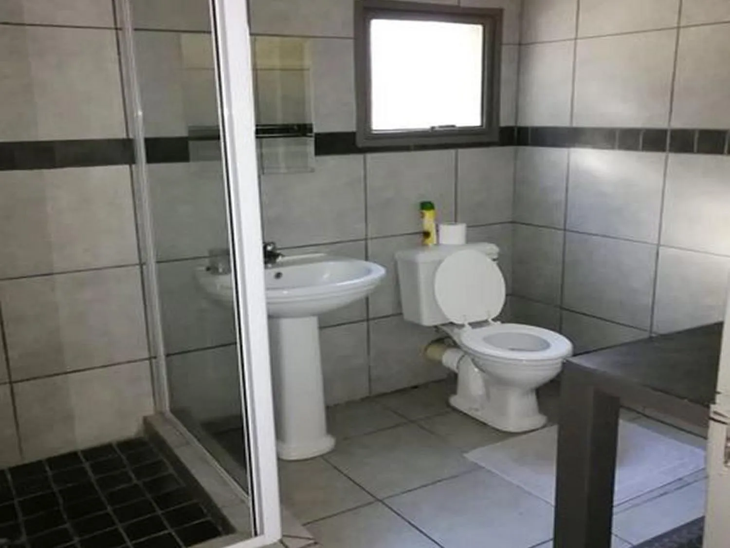 Bathroom in Wildebeespan Bed and Breakfast