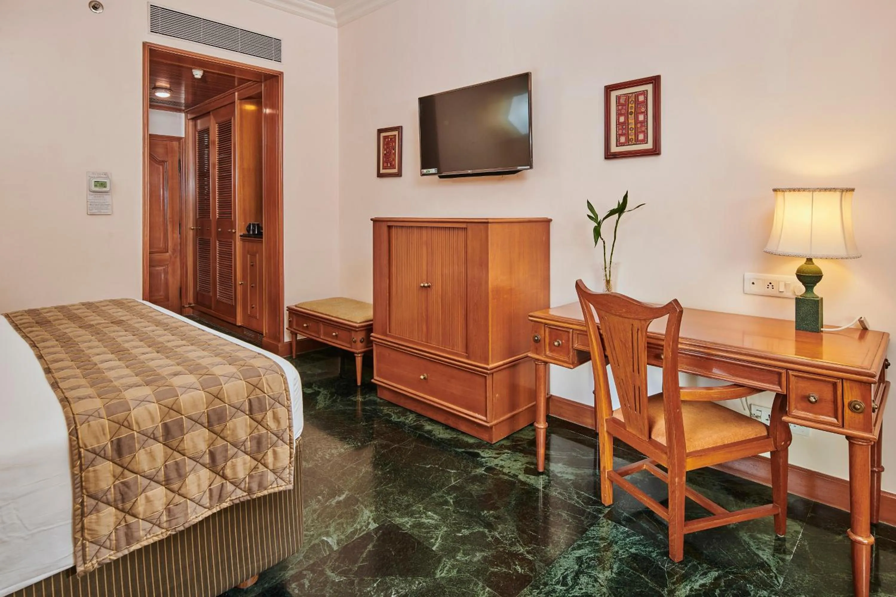 Bedroom, Bed in The Ummed Ahmedabad Airport