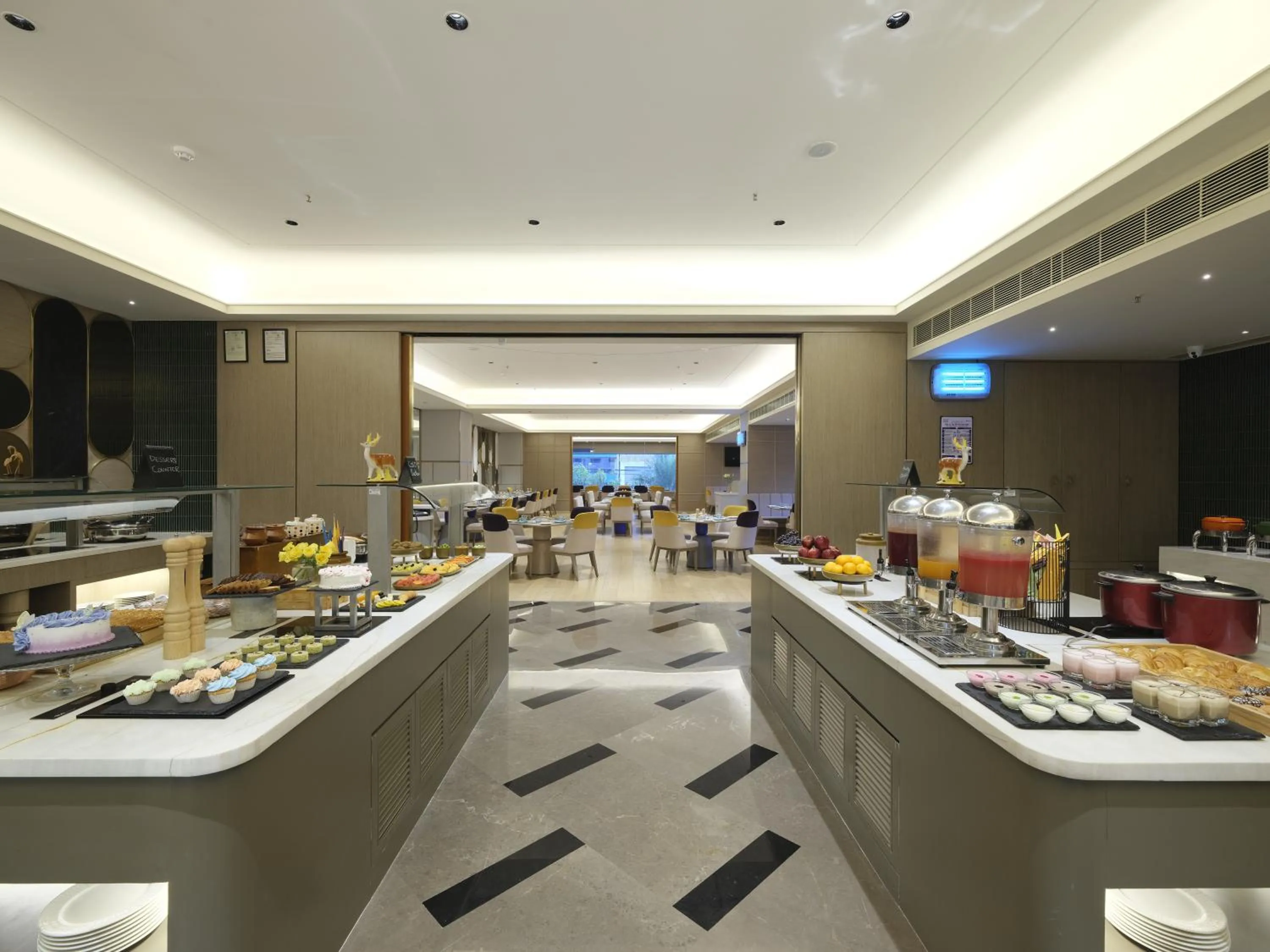 Restaurant/places to eat in Vivanta Vijayawada, MG Road