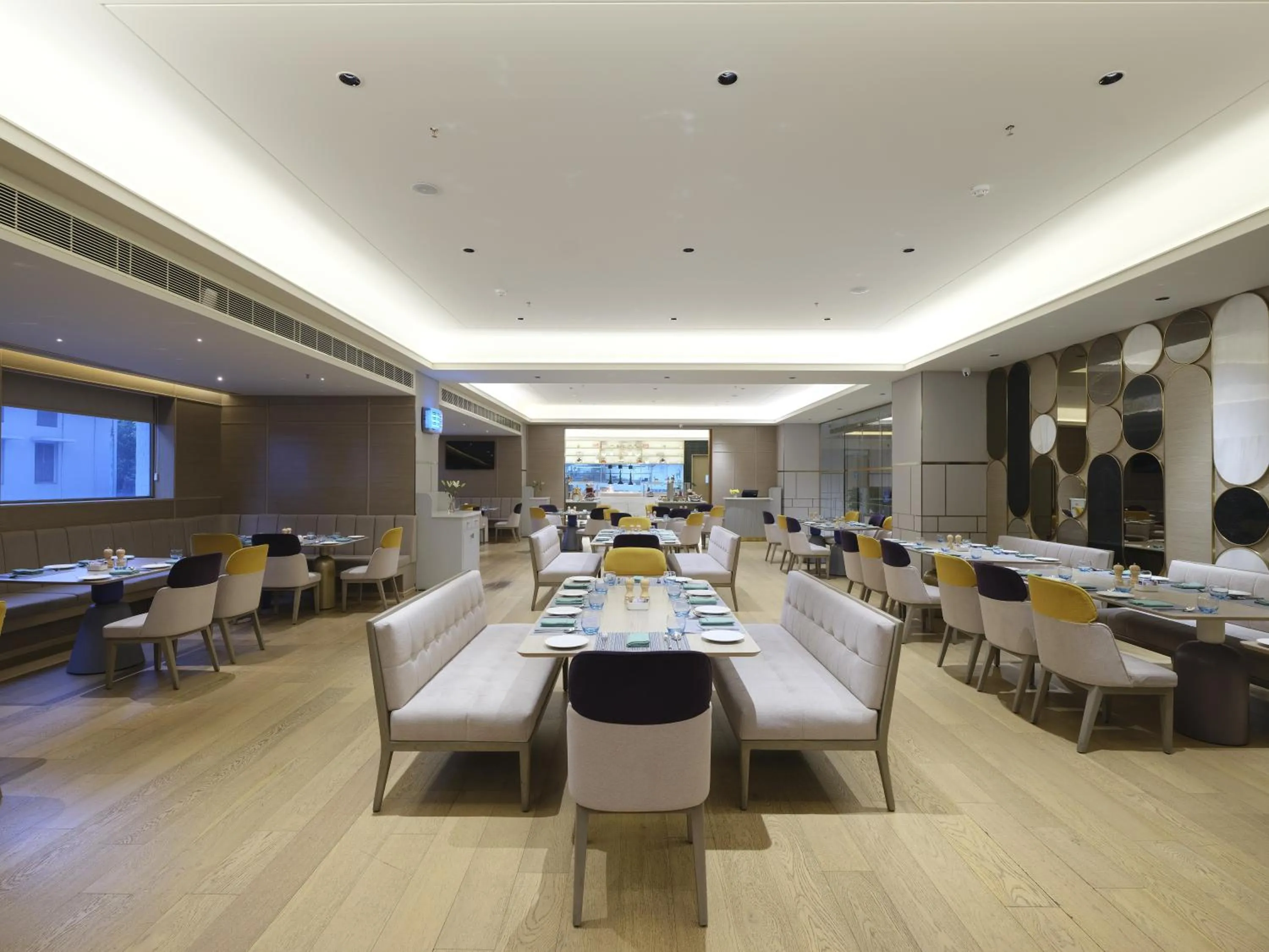 Restaurant/places to eat in Vivanta Vijayawada, MG Road