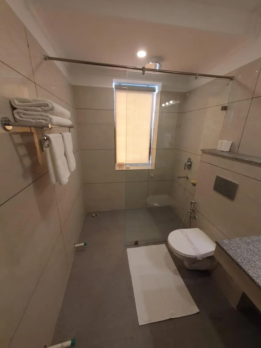 Shower in Hotel Amanthi Ladakh