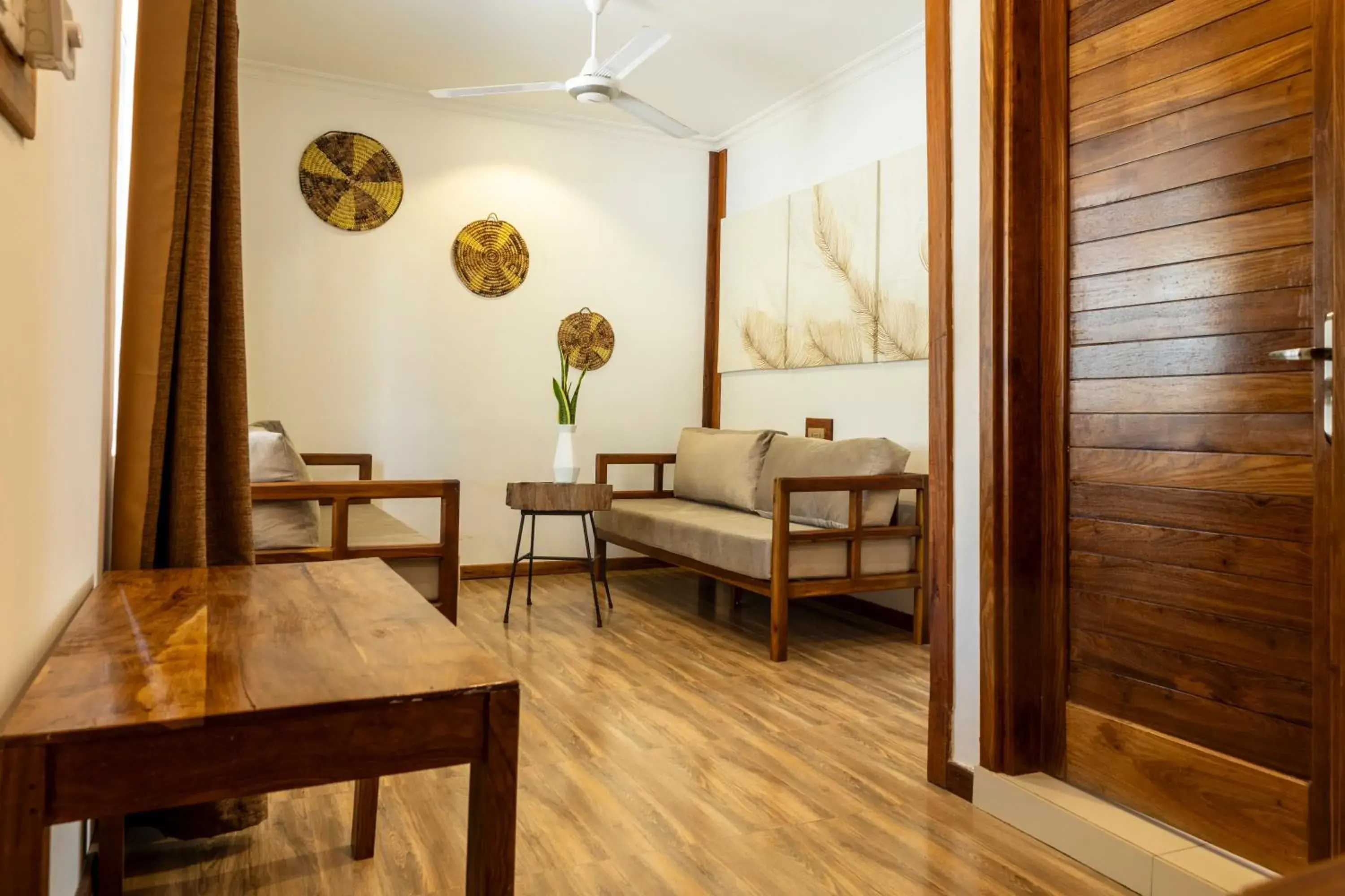 Economy Quadruple Room with Shared Bathroom in Mem Luxury Apartments and Hotel Economy Quadruple Room with Shared Bathroom in Mem Luxury Apartments and Hotel