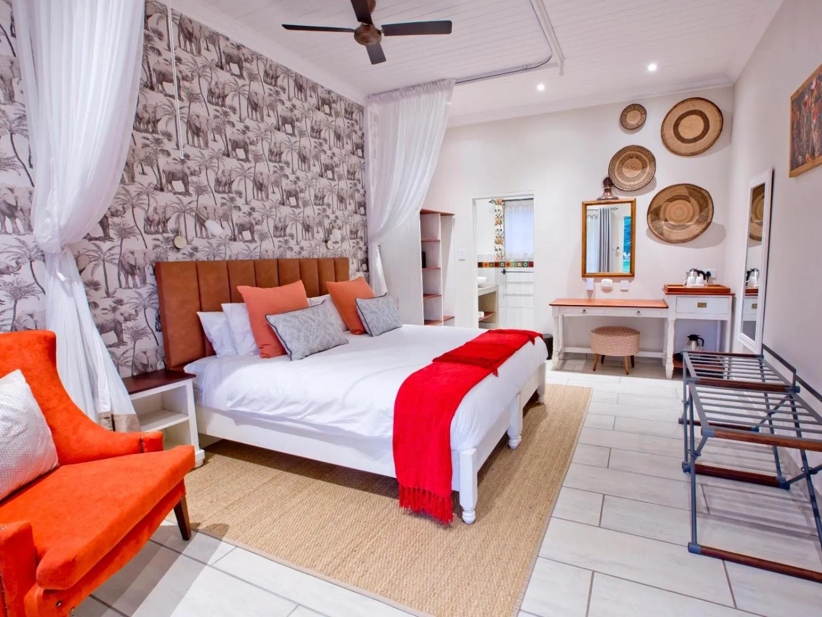 Photo of the whole room, Bed in Pioneers