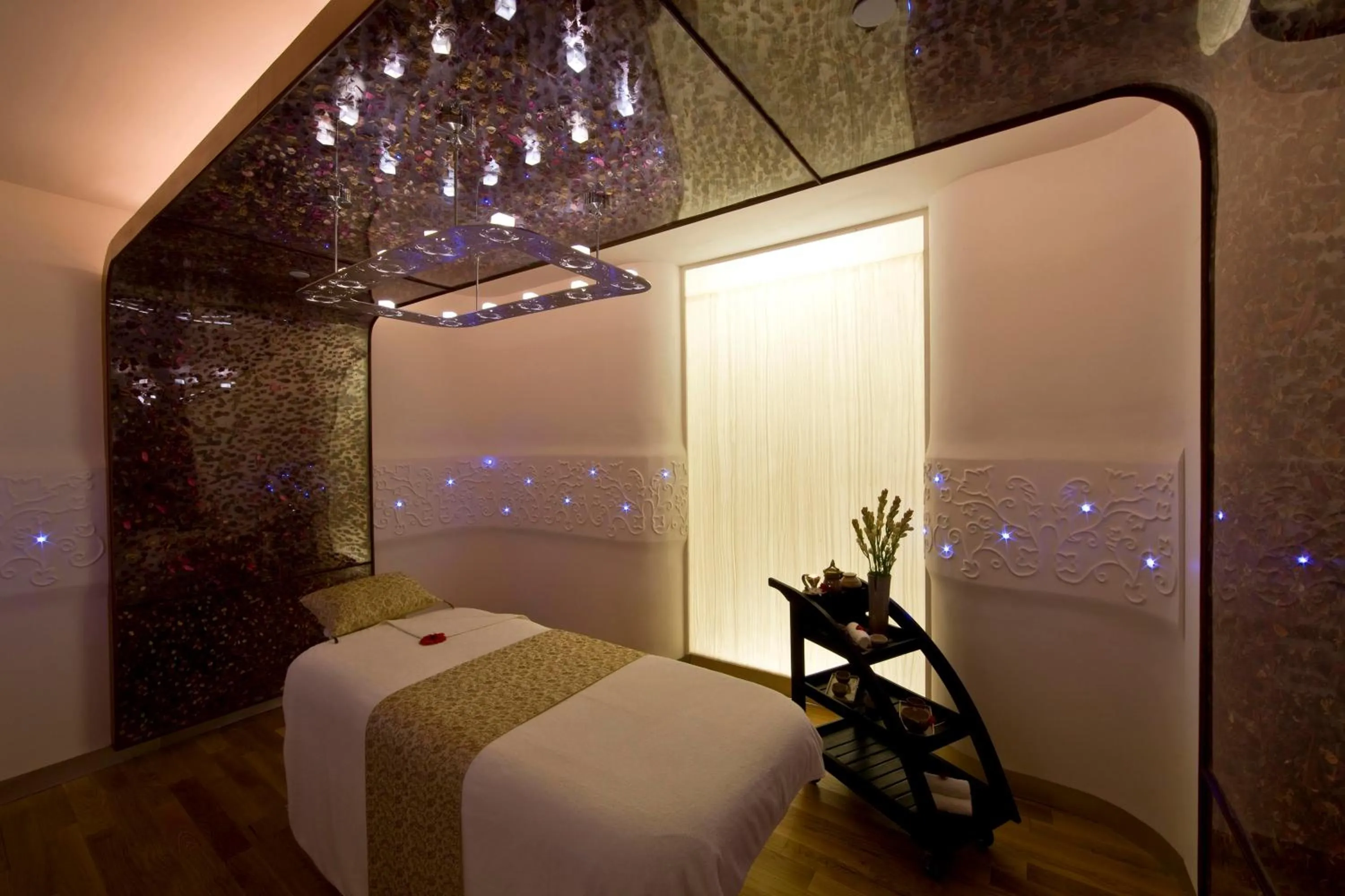 Spa and wellness centre/facilities, Bed in Taj MG Road Bengaluru