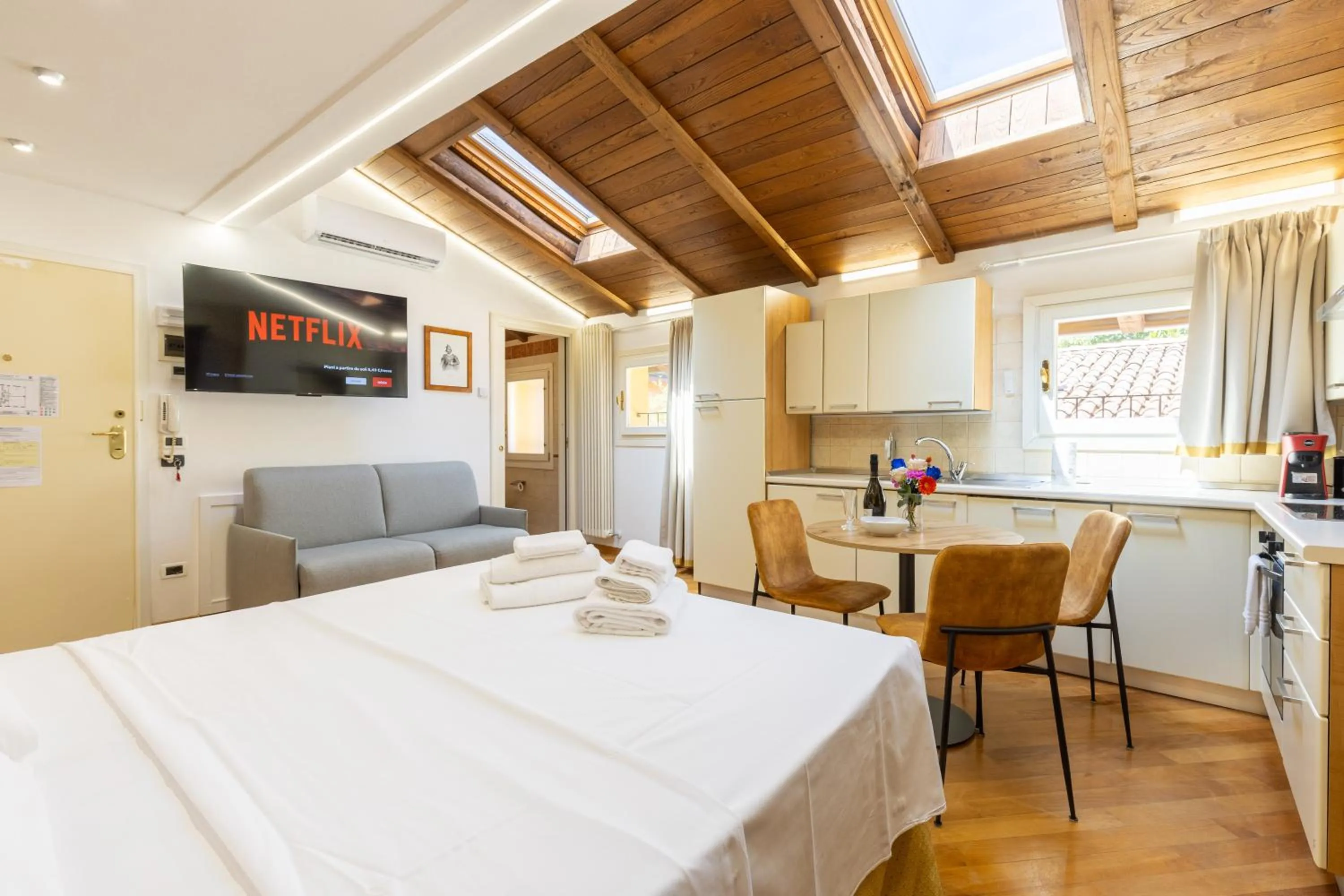 Bed in BolognaRoomscom - Frassinago Deluxe