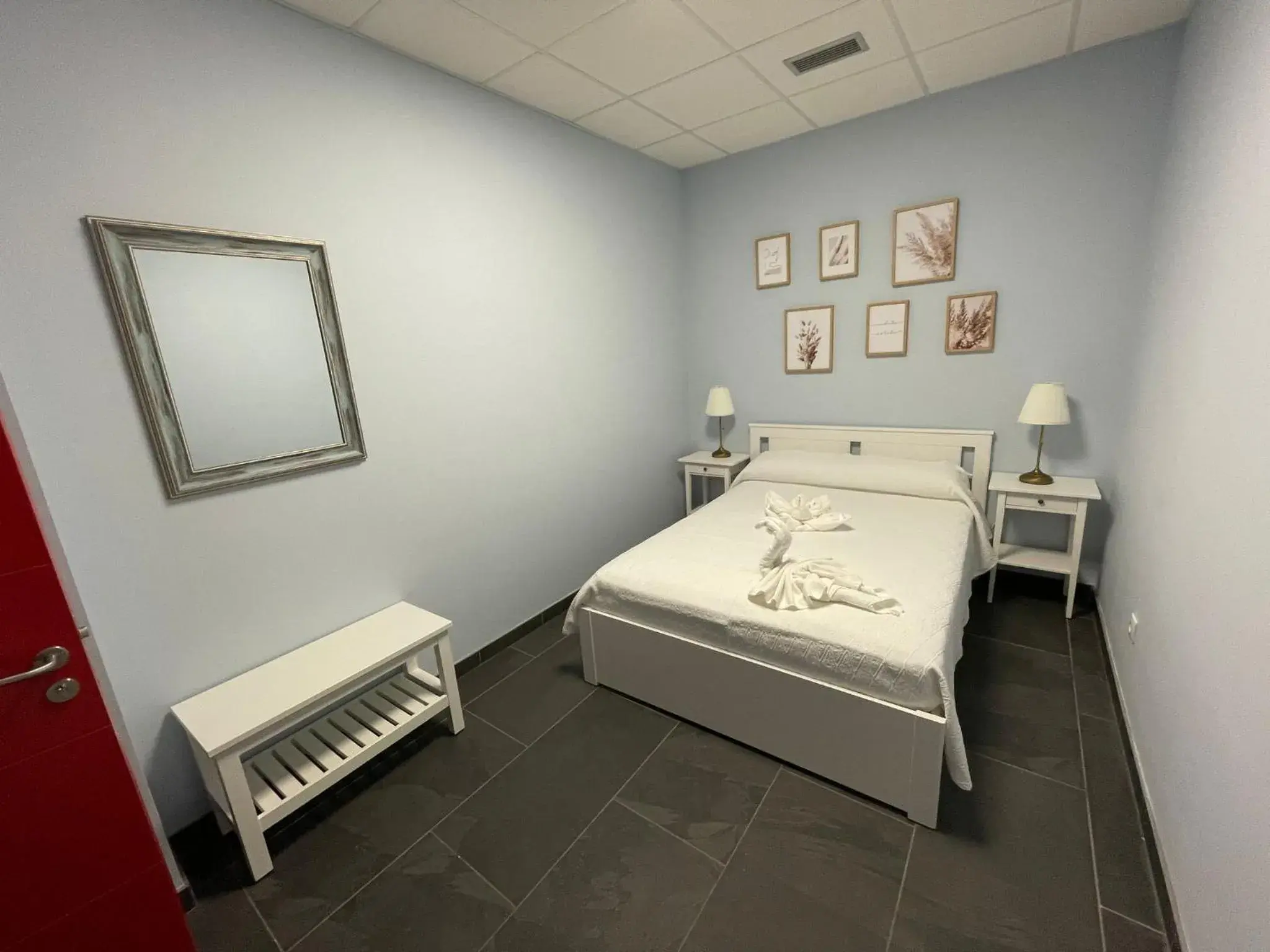 Double Room with Shared Bathroom in Hostel & Rooms O Albergue da Meiga Double Room with Shared Bathroom in Hostel & Rooms O Albergue da Meiga