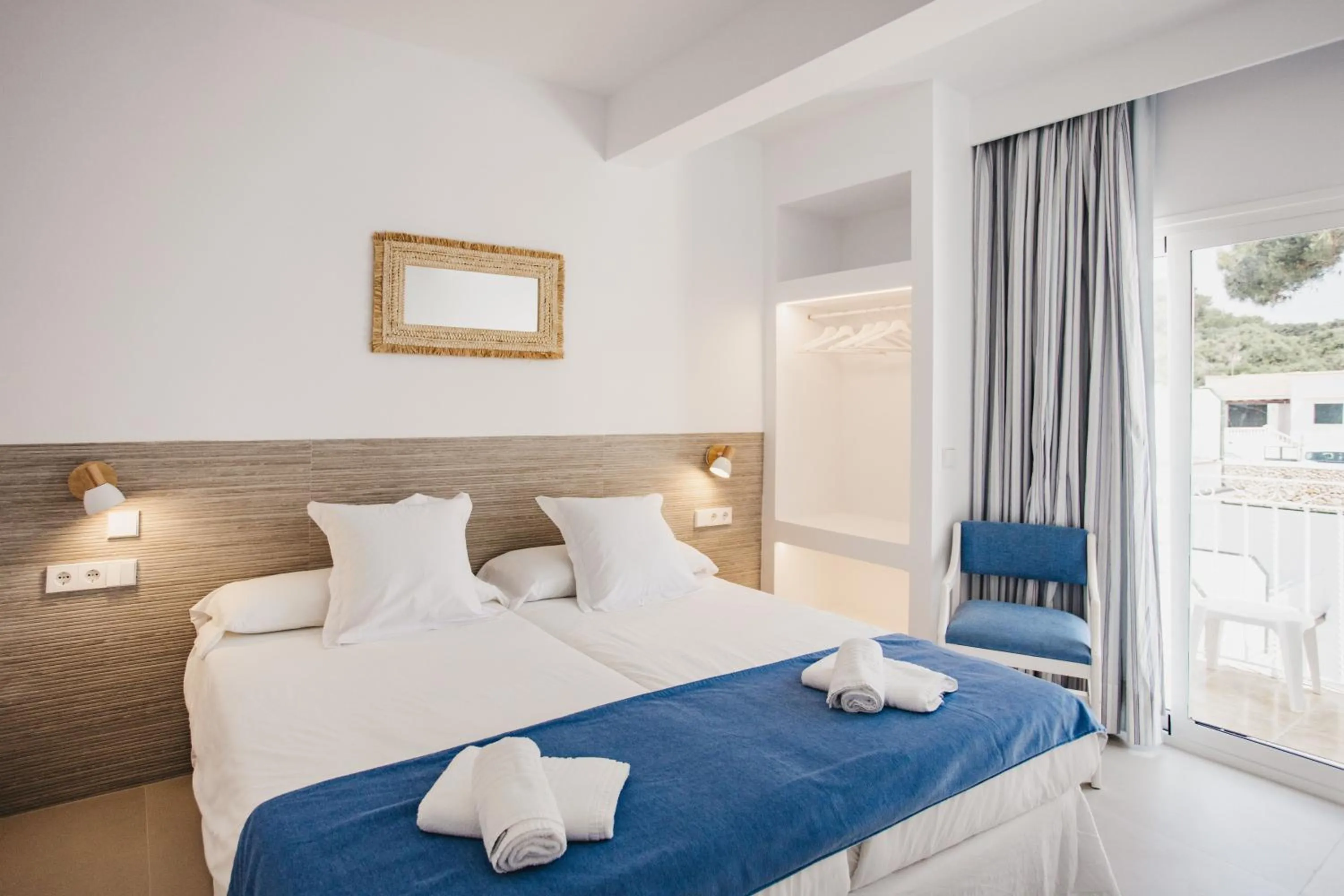 Bedroom, Bed in HOSTAL XUROY