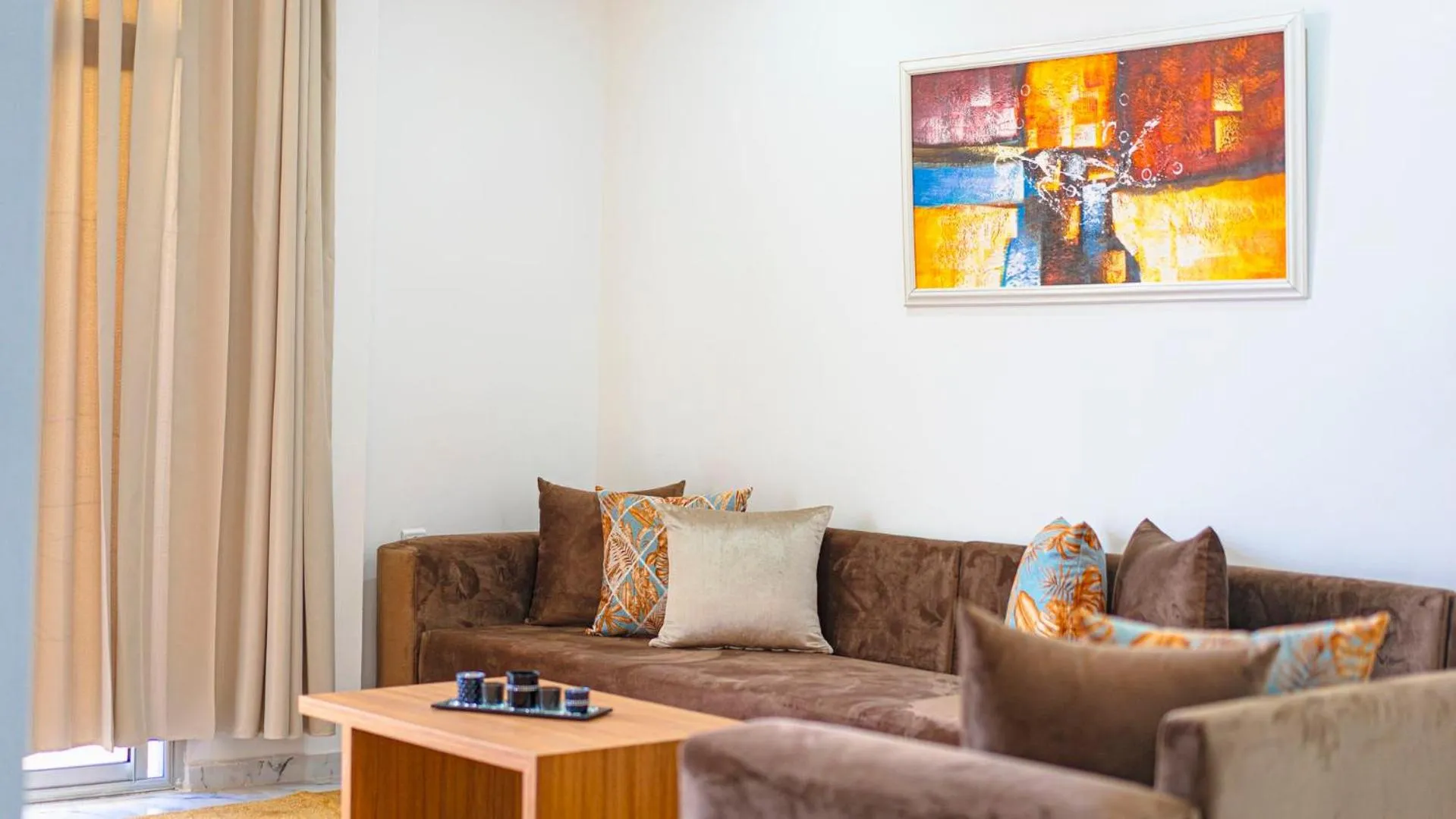 Communal lounge/ TV room in Sables D'or Appart Hôtel