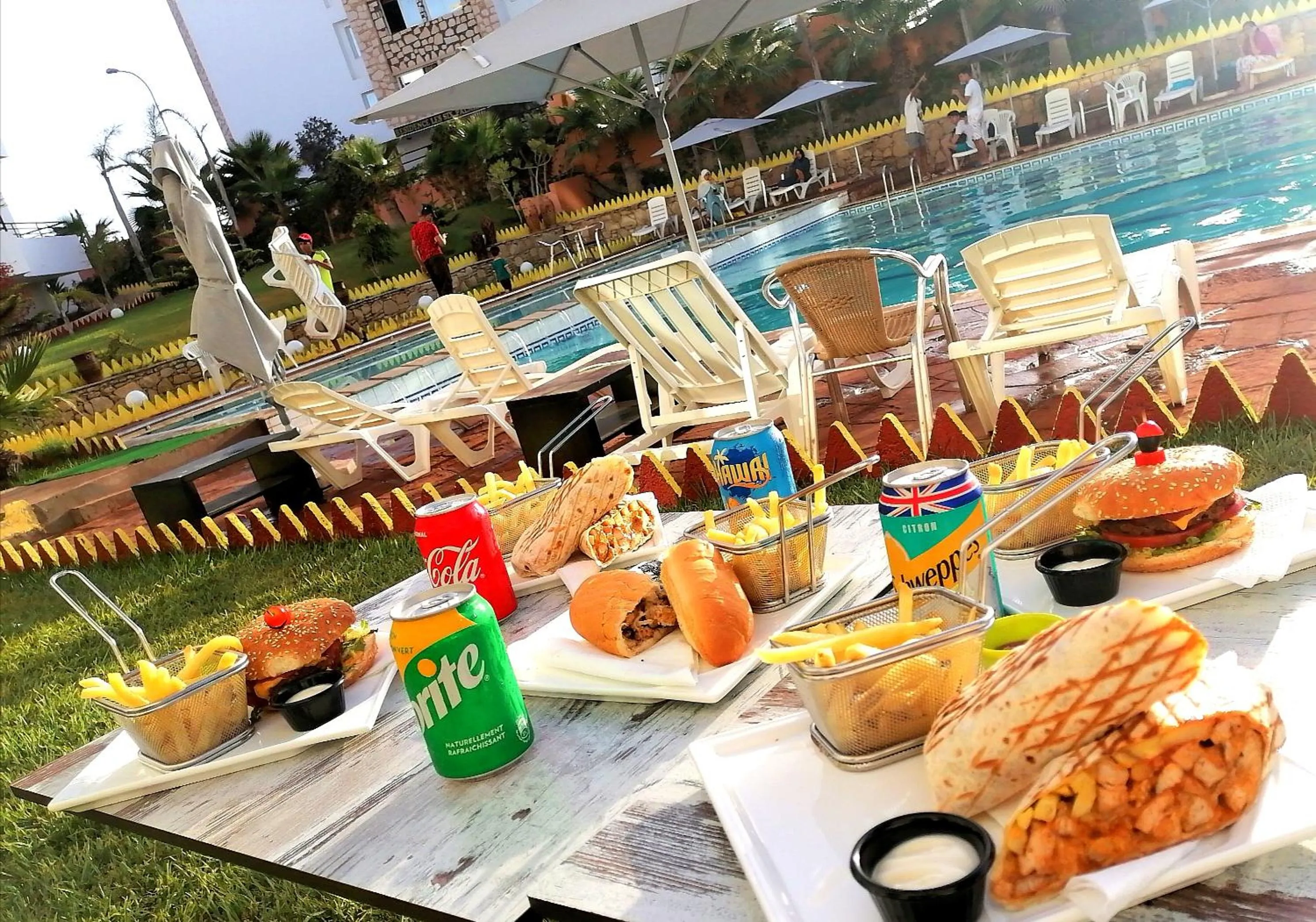 Lunch in Sables D'or Appart Hôtel