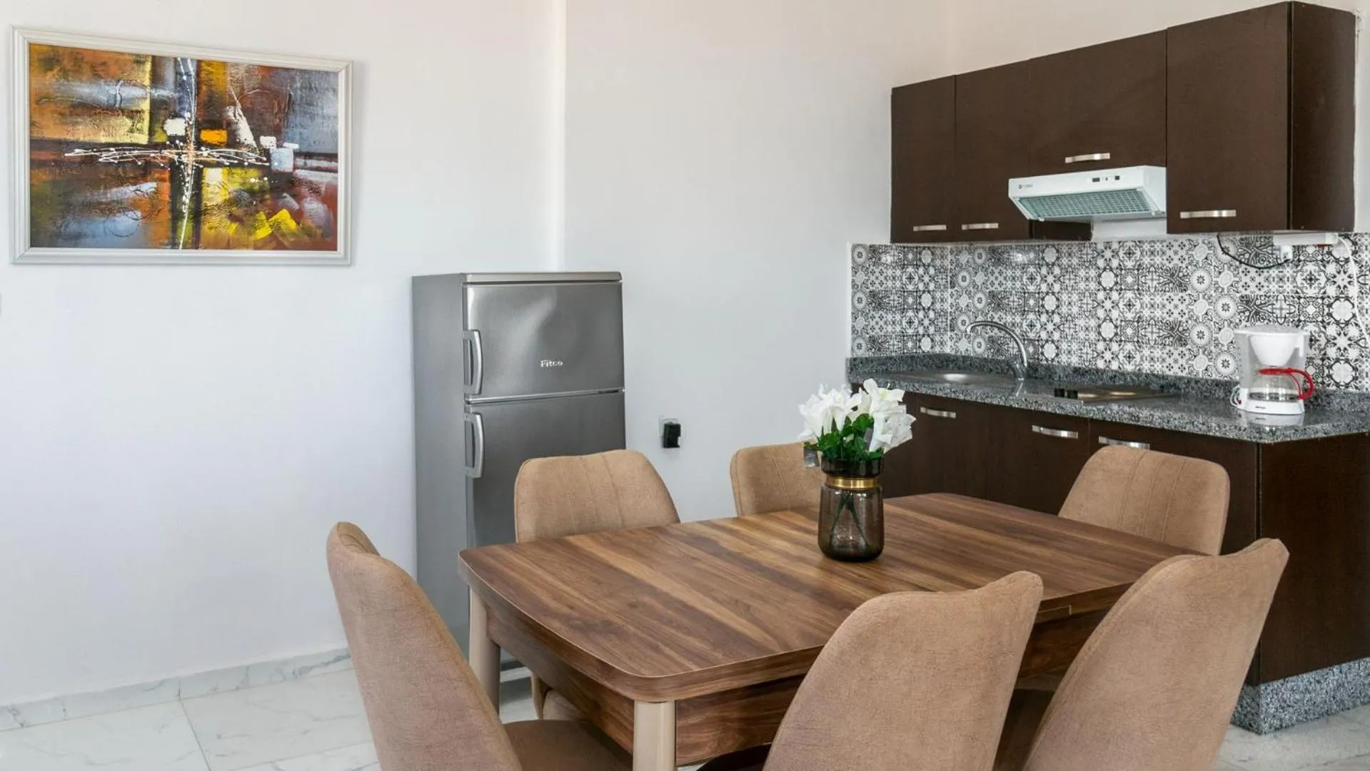 Kitchen or kitchenette in Sables D'or Appart Hôtel