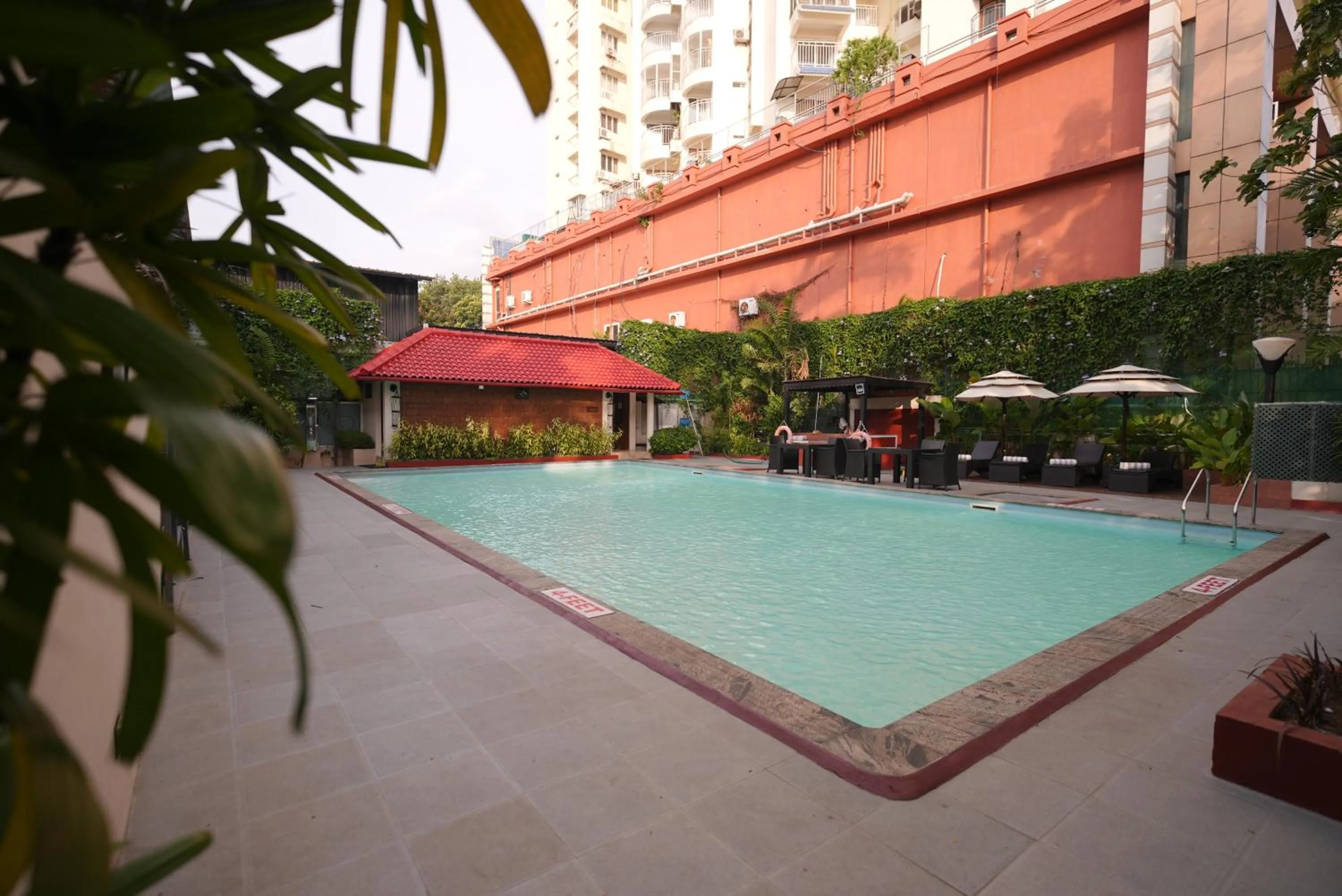 Swimming pool in Vivanta Ernakulam, Marine Drive