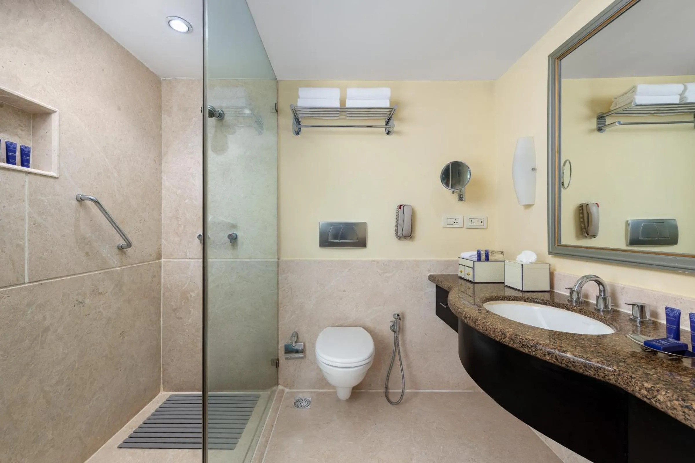 Shower in Vivanta Ernakulam, Marine Drive