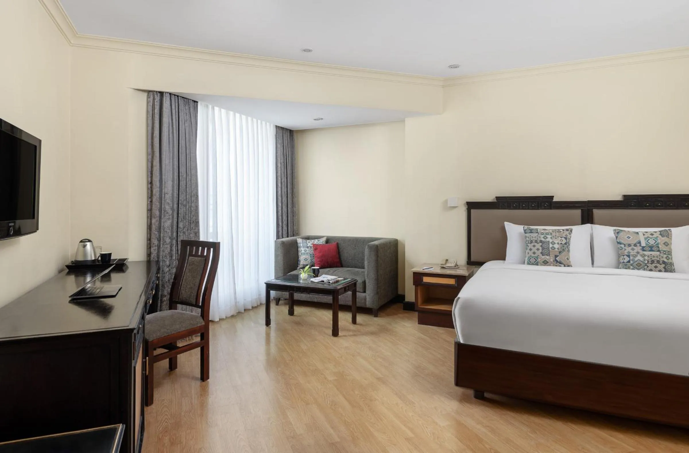 Bedroom, Bed in Vivanta Ernakulam, Marine Drive