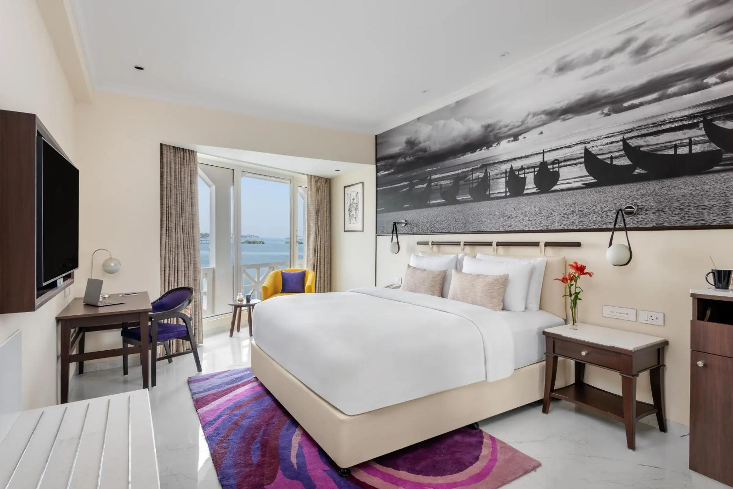 Bedroom, Bed in Vivanta Ernakulam, Marine Drive