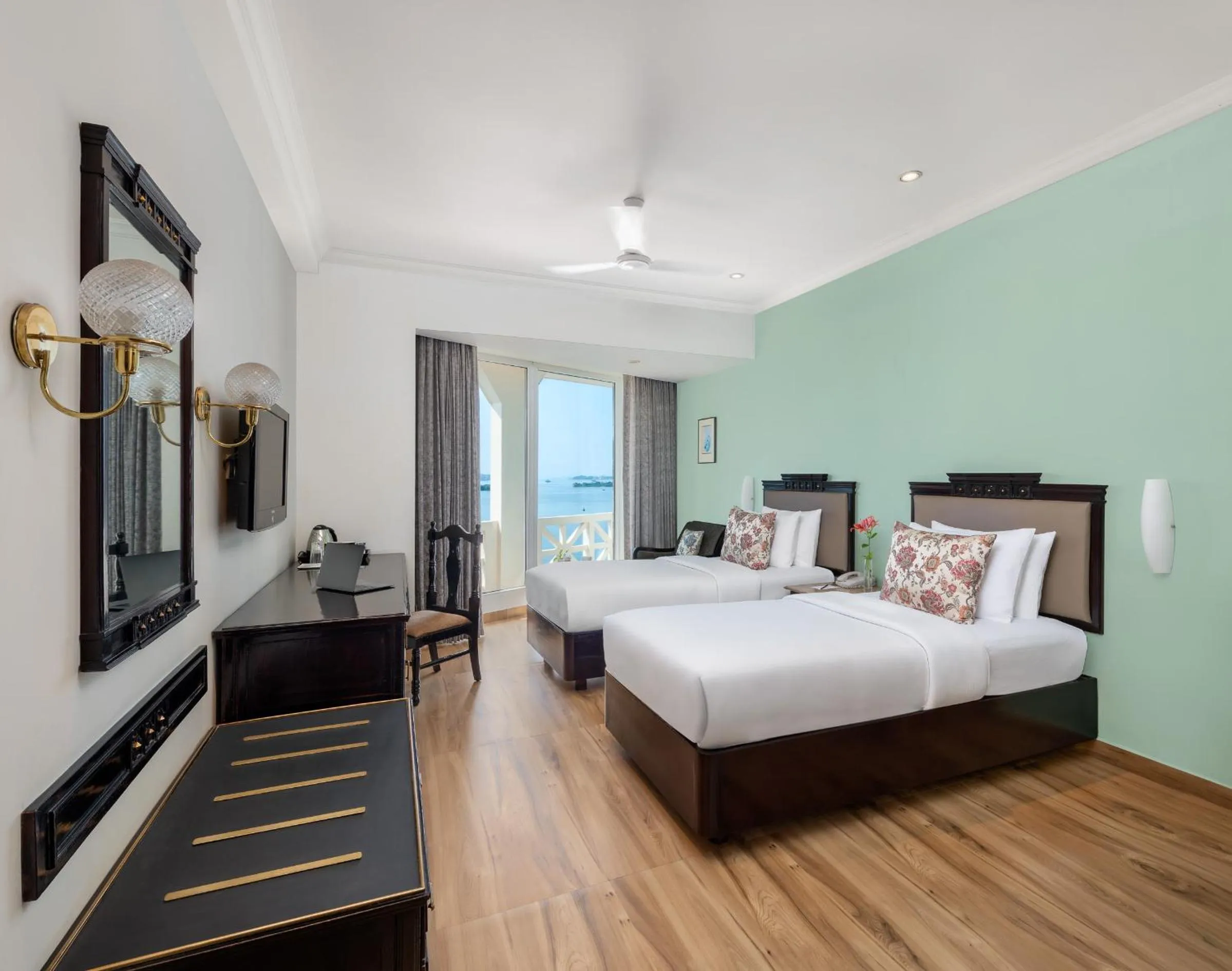 Bed in Vivanta Ernakulam, Marine Drive