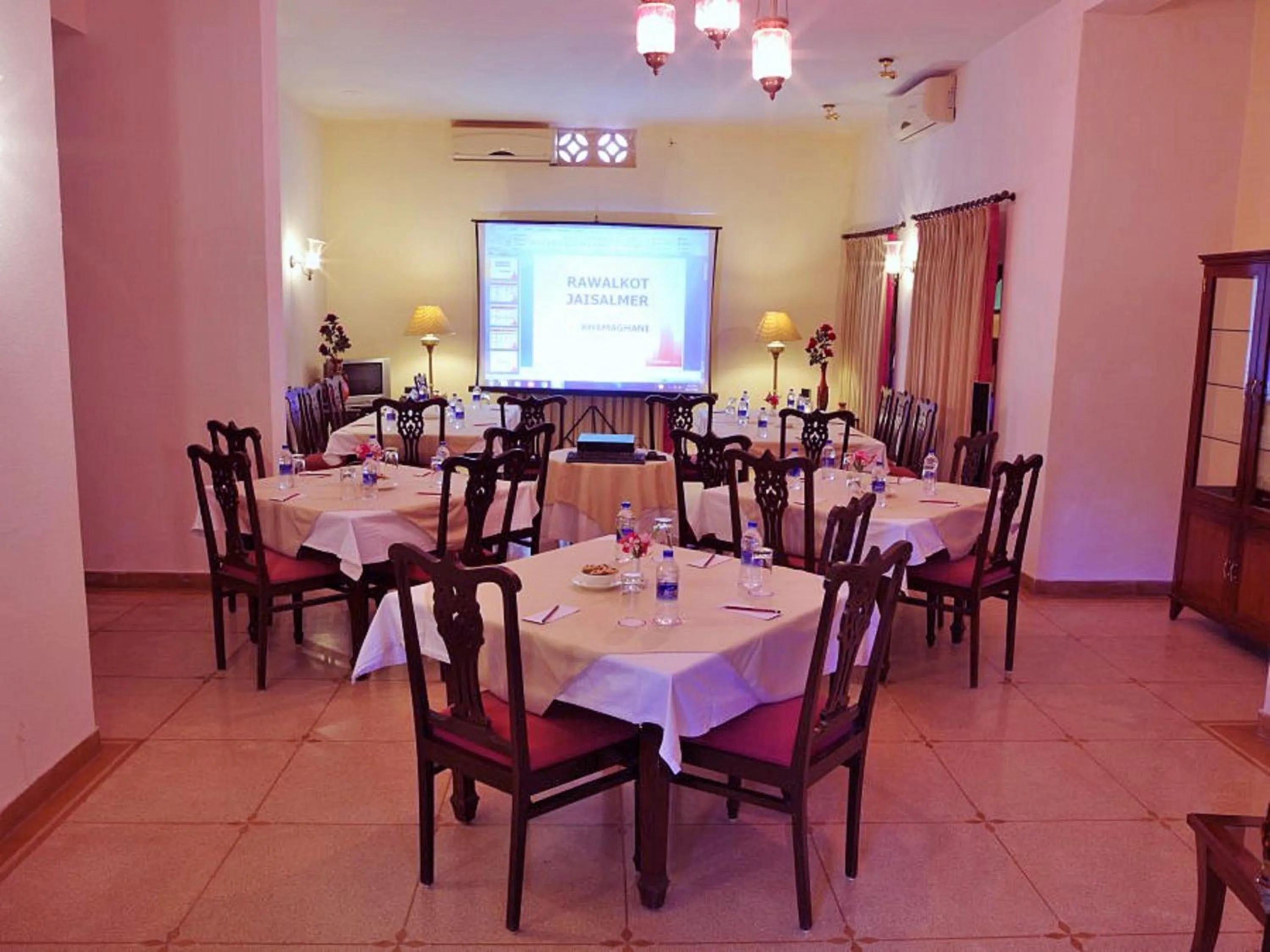 Restaurant/places to eat in Hotel Rawalkot Jaisalmer