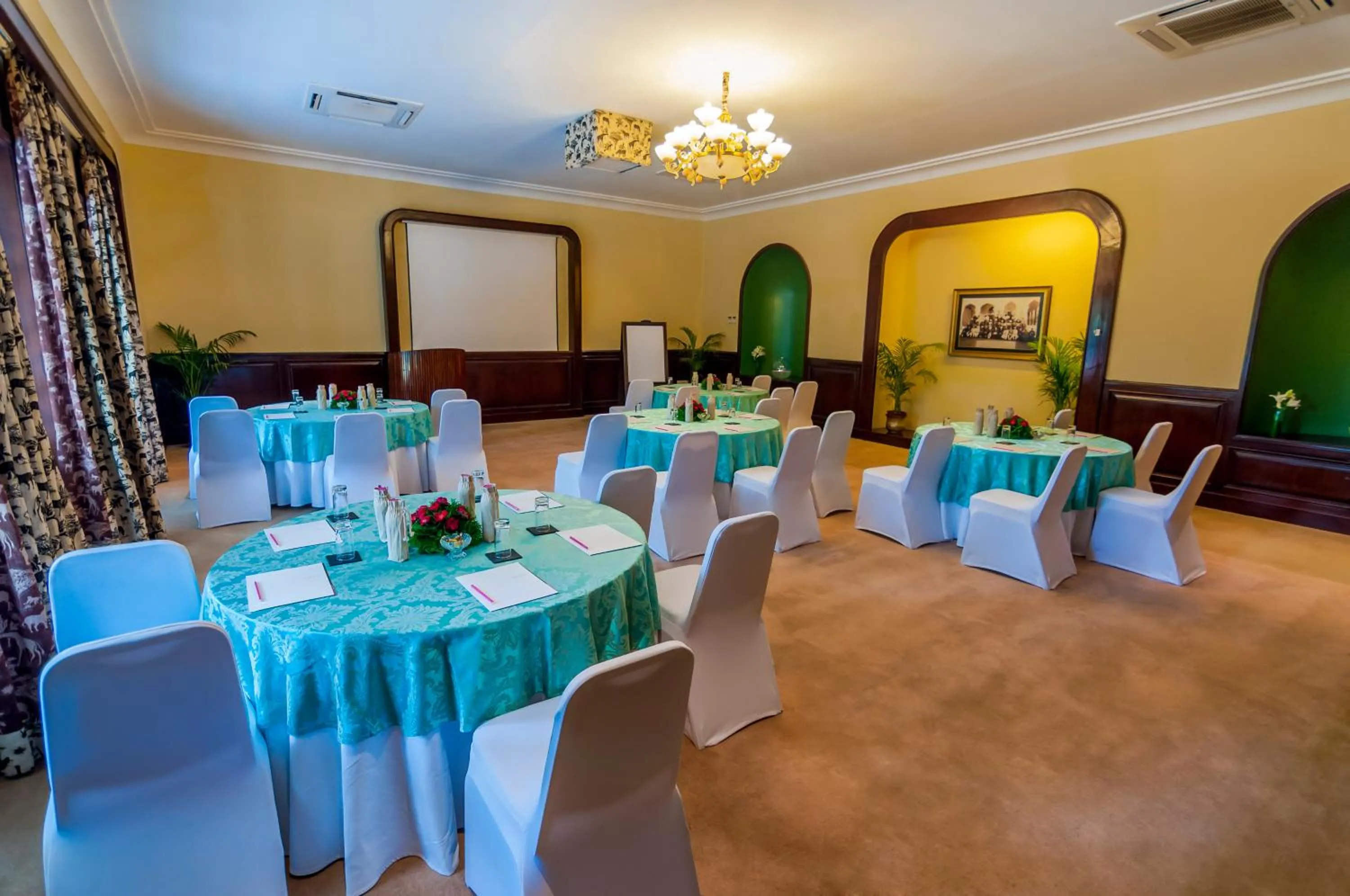 Meeting/conference room in The Maharaja's Lodge, Ranthambore